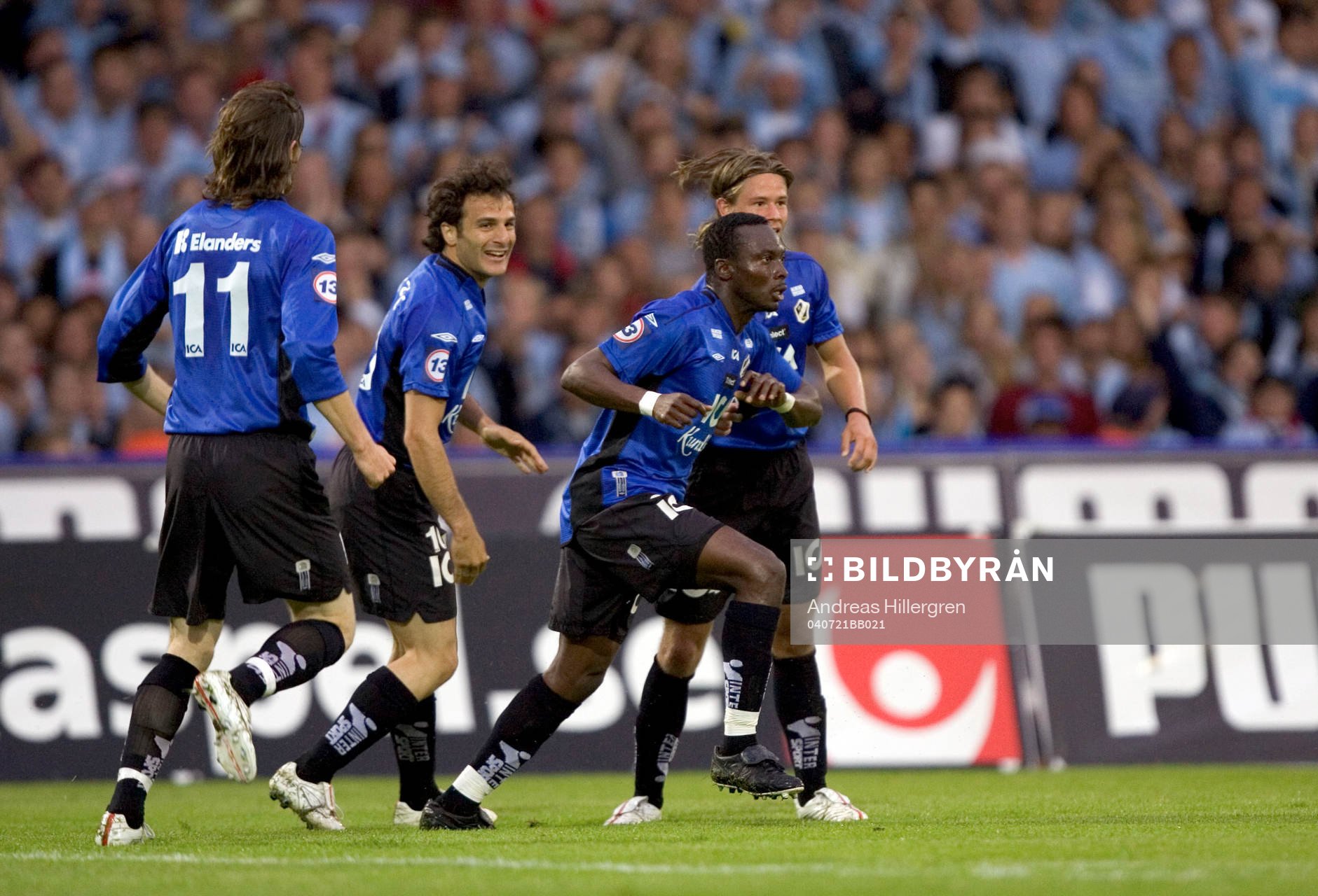 Yaw Preko, målskytt, kvitterar till 1-1. Jubel