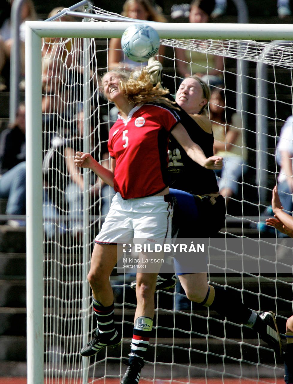 Marit F Christensen, Norge nickar in 0-1 målet bakom