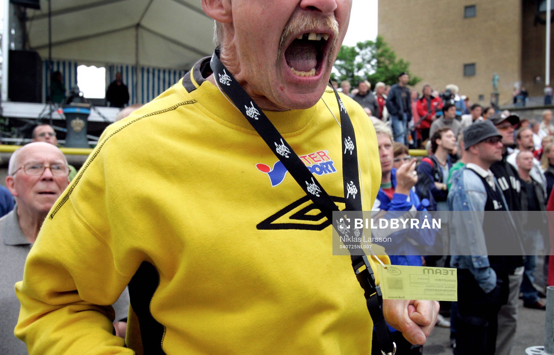 Fotboll, VM fˆr hemlˆsa: Idag startar VM fˆr hemlˆsa i Gˆteborg. Sverige spelade ˆppningsmatchen mot Tyskland. Kom igen nu grabbar!! Hejaropen frÂn polarna p sidan av planen visste inga gr‰nser..