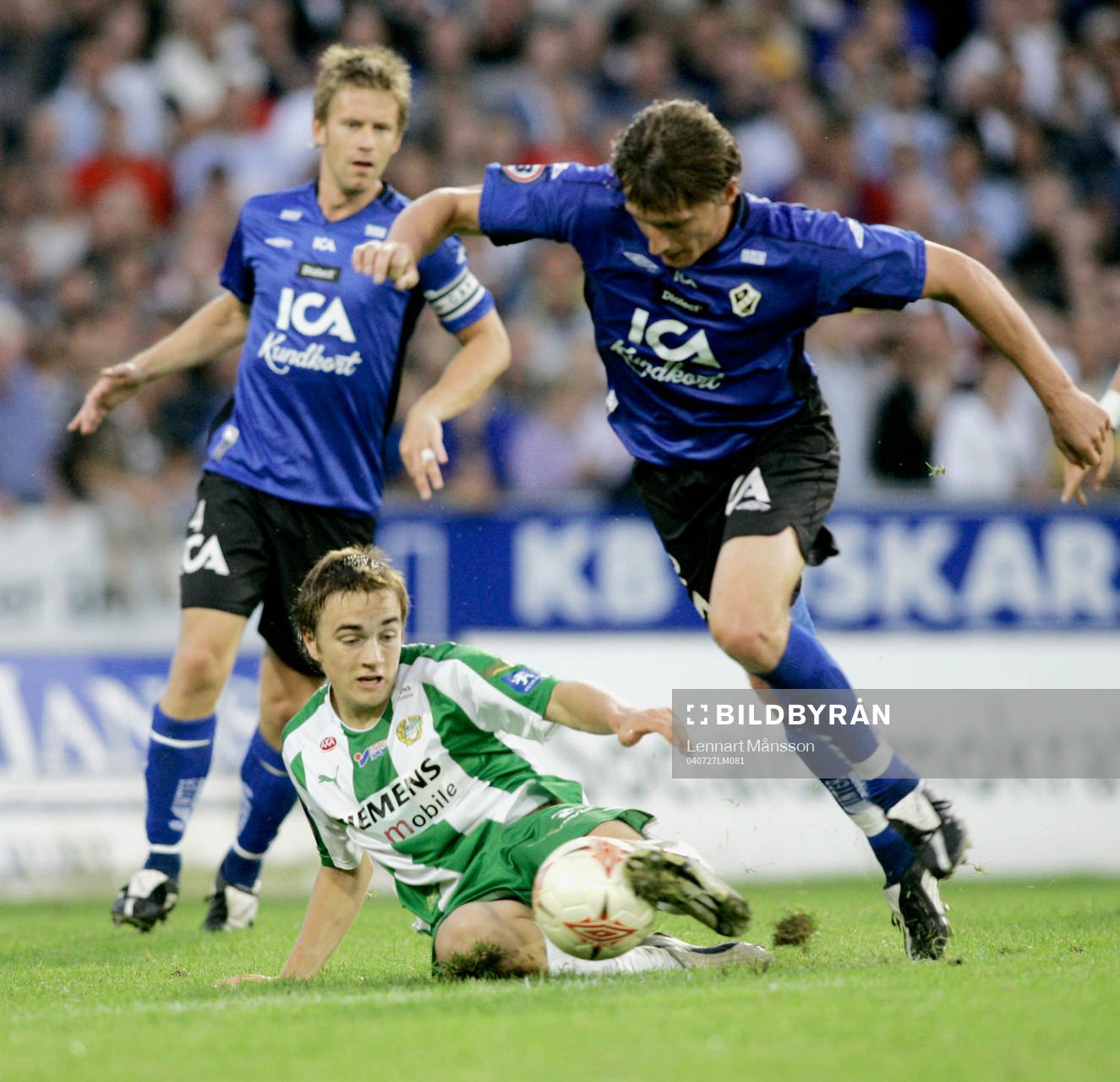Petter Andersson mot Halmstads mittbackar Tommy Jönsson
