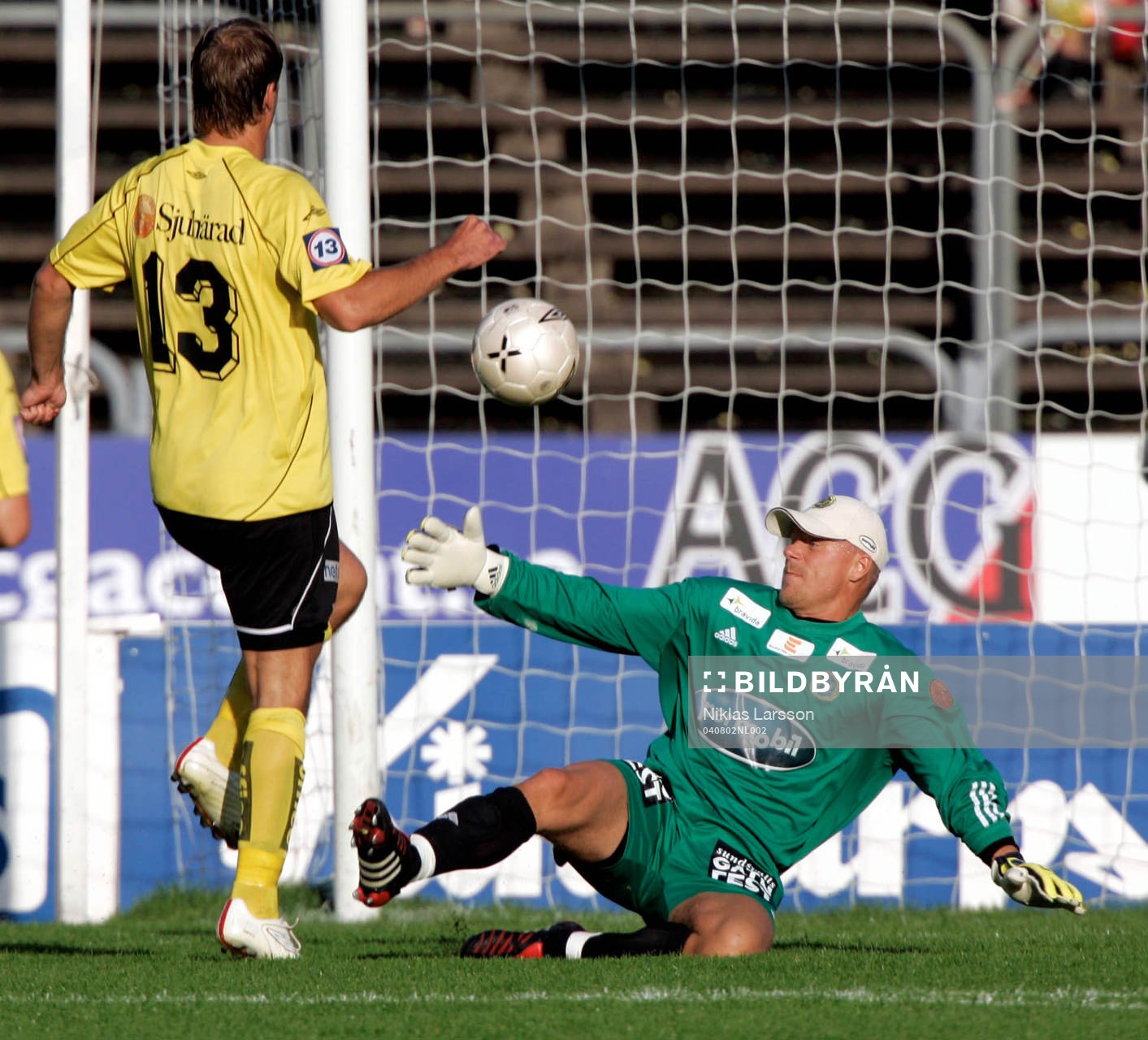 Hasse Berggren gör 2-0 till Elfsborg bakom Fredrik Sundfors
