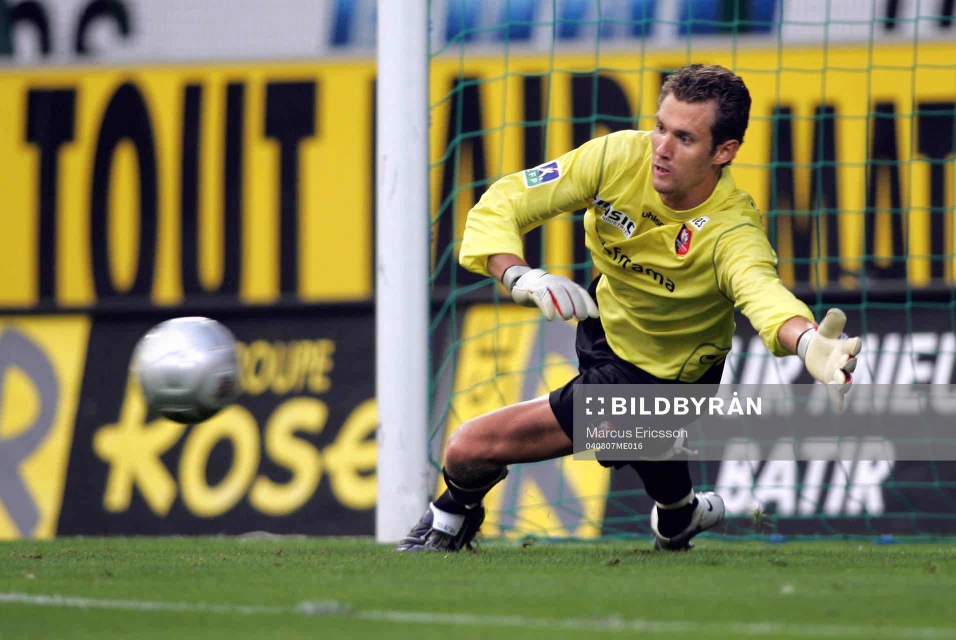 Andreas Isaksson, målvakt, Rennes räddar…