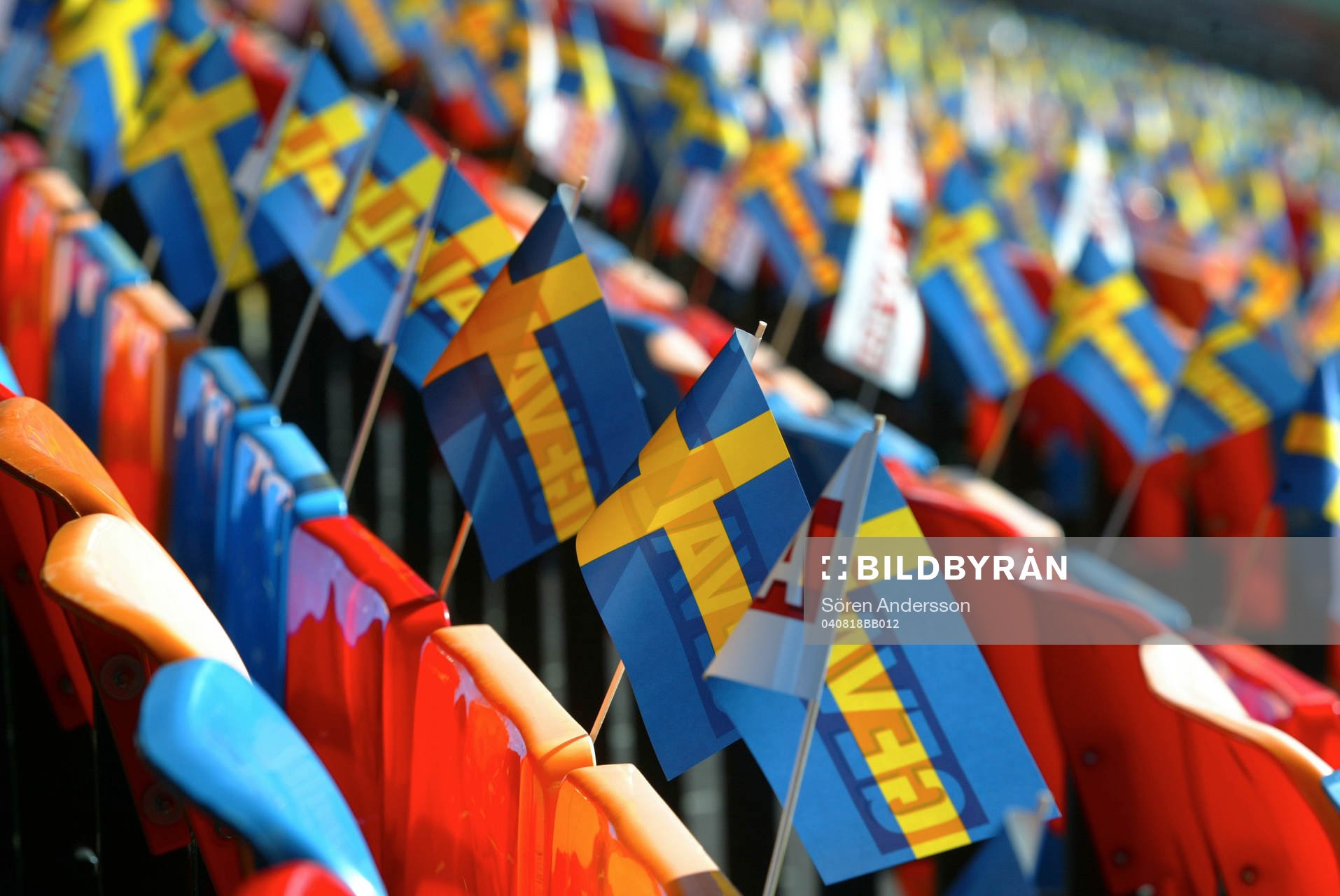 Flaggor, vimplar, Råsunda, stolar, läktare