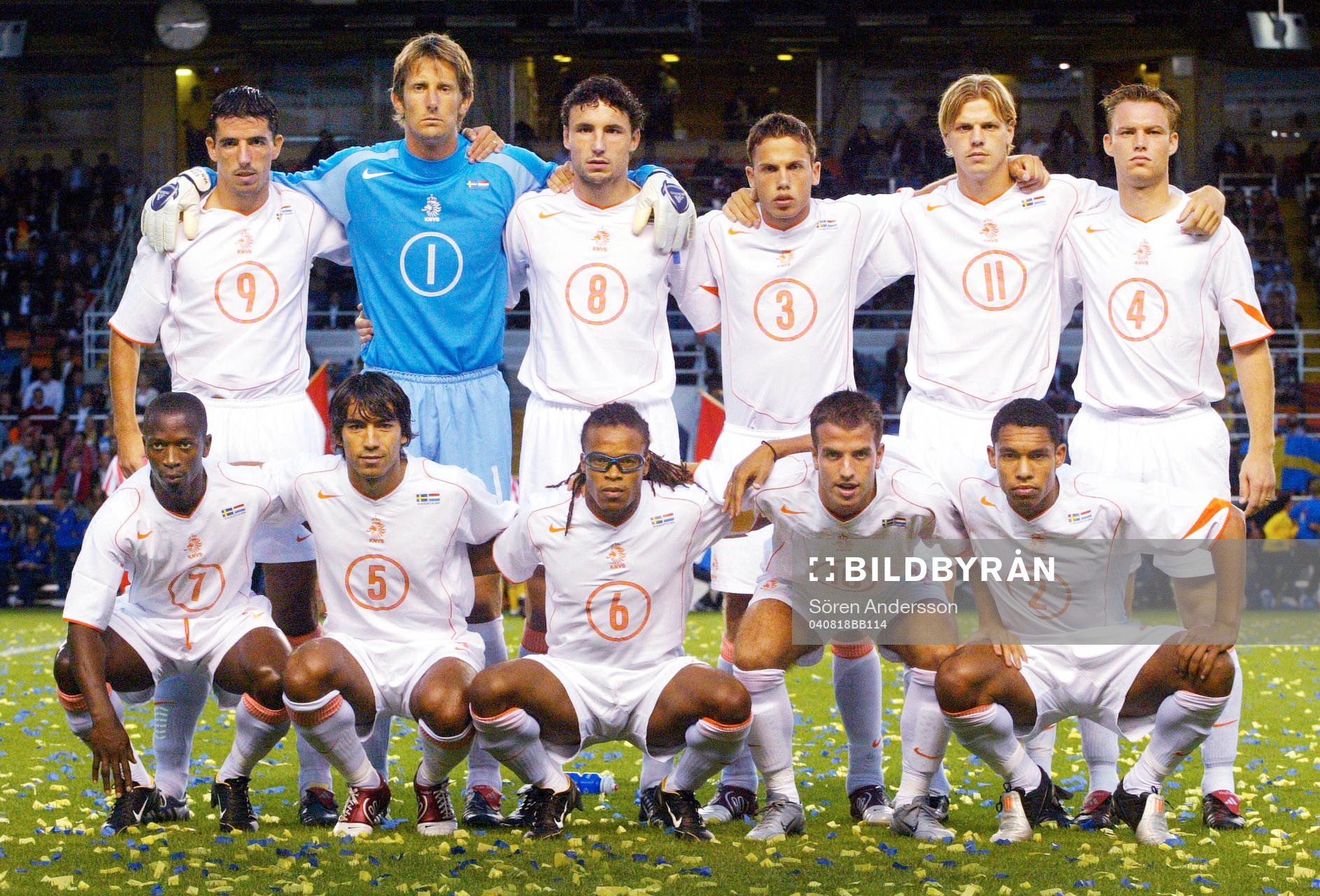 Lagbild. Stående: Roy Makaay, Edvin van der Sar, Mark van
