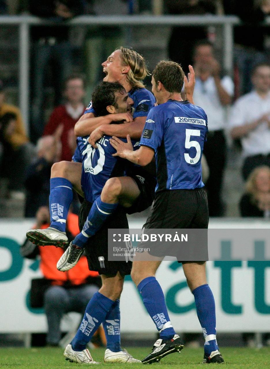  Sharbel Touma, Markus Rosenberg och Joel Borgstrand, Halmstad, jubel.
© Bildbyrån - 27638 D