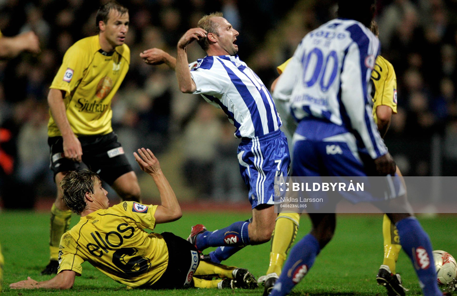Håkan Mild blir fälld av Daniel Alexandersson, Elfsborg