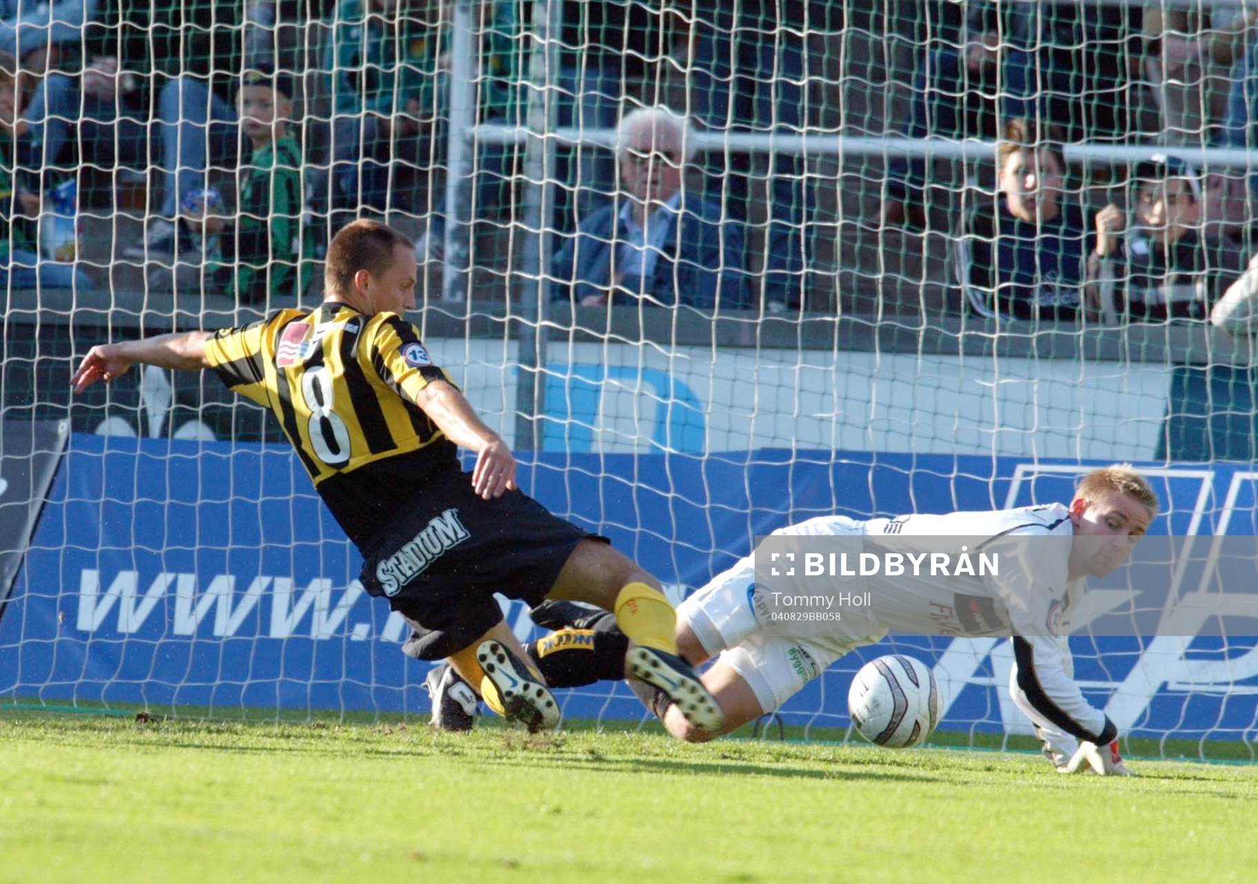 Mats Haglund, Häcken och Anders Holmberg, Gais(Målvakt)