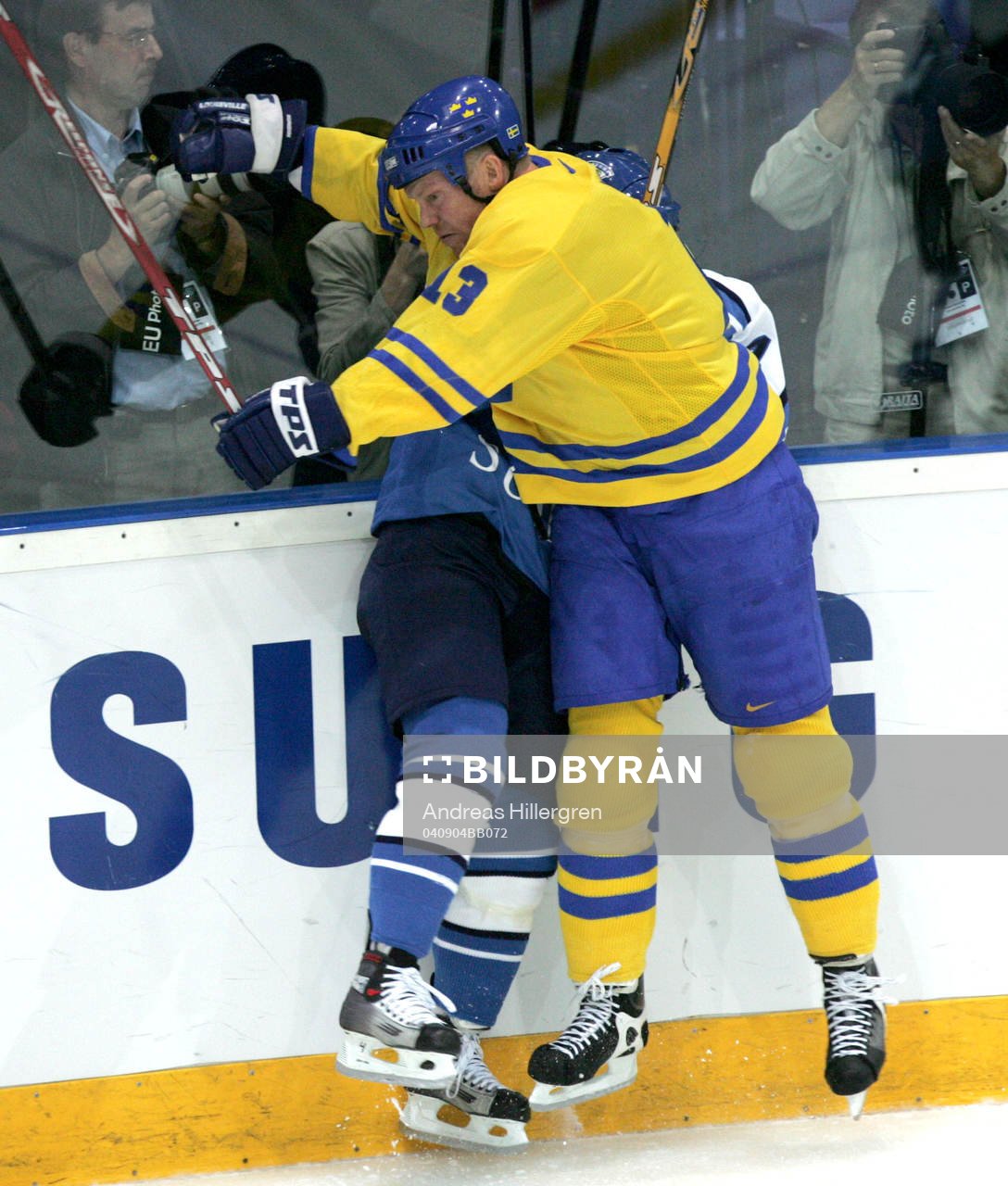 Mats Sundin tacklar