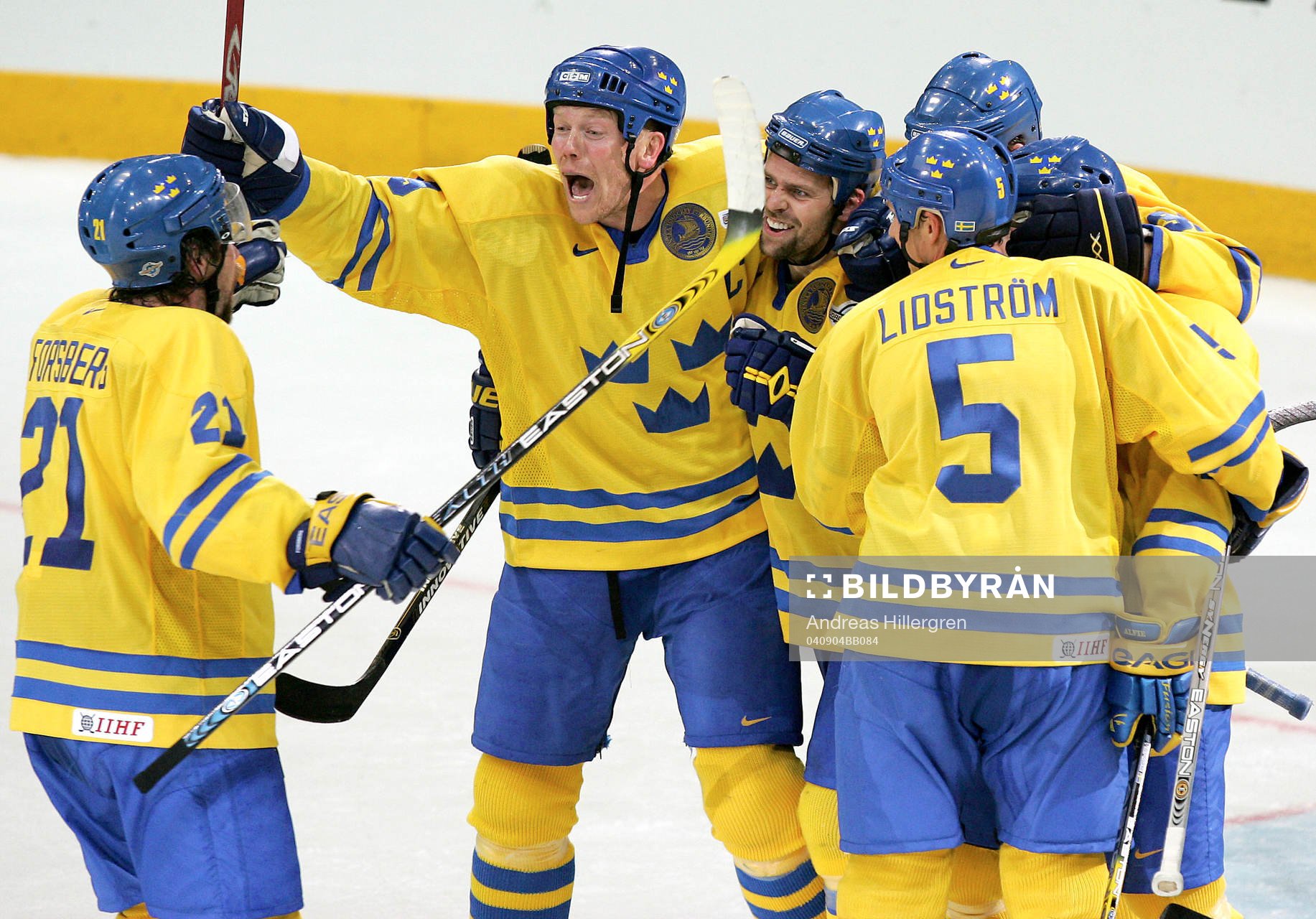Peter Forsberg, Mats Sundin och Tomas Holmström, jubel, 4-4
