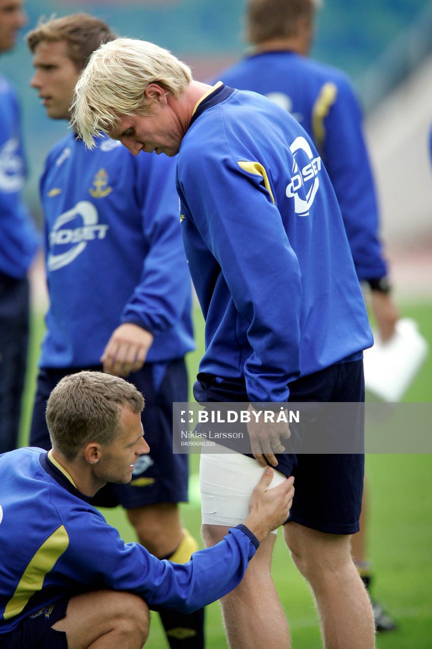 Petter Hansson får behandling av Johan Sandberg,