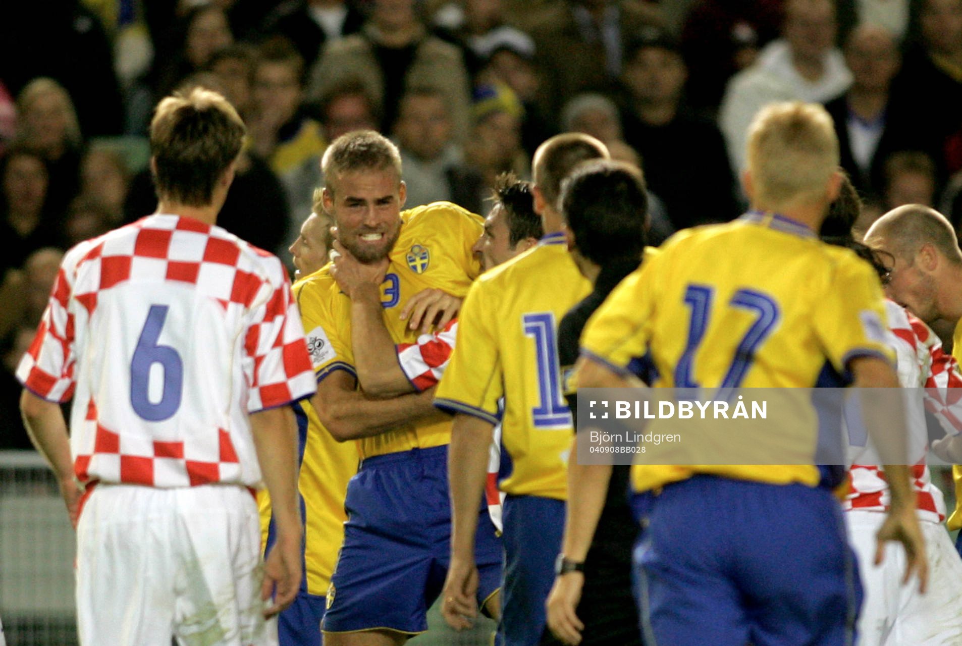 Olof Mellberg, Sverige och Robert Kovac, Kroatien, slagsmål