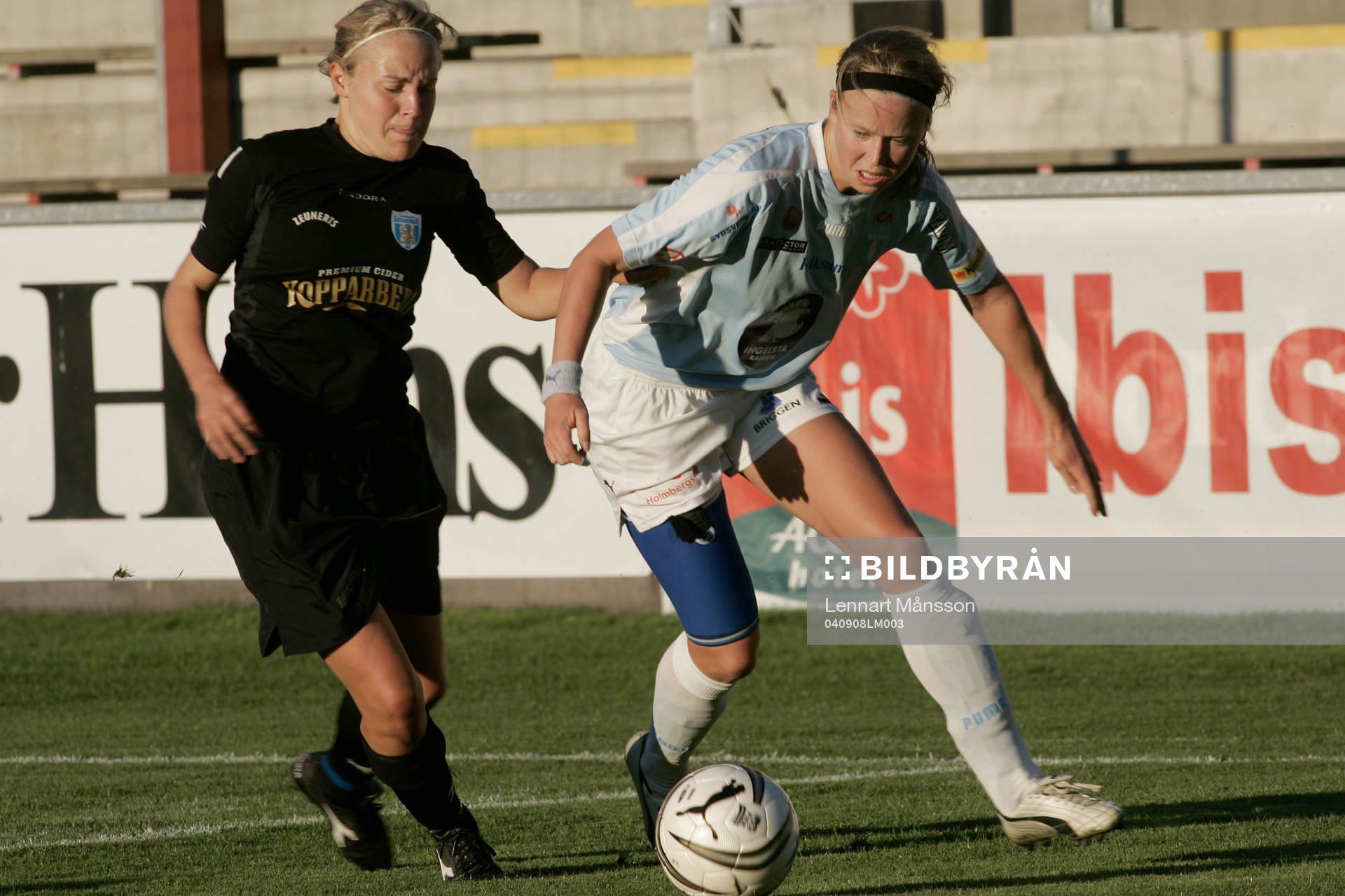 Malmö FF -  Göteborg / Landvetter.  Sara Larsson passerar