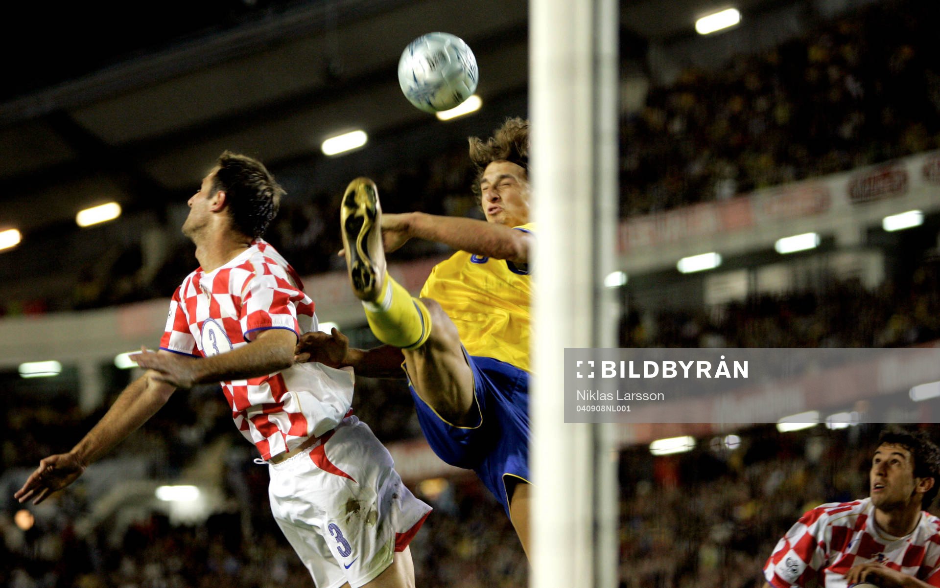 Zlatan Ibrahimovic, Sverige i hˆjdduell med Josip Simunic,