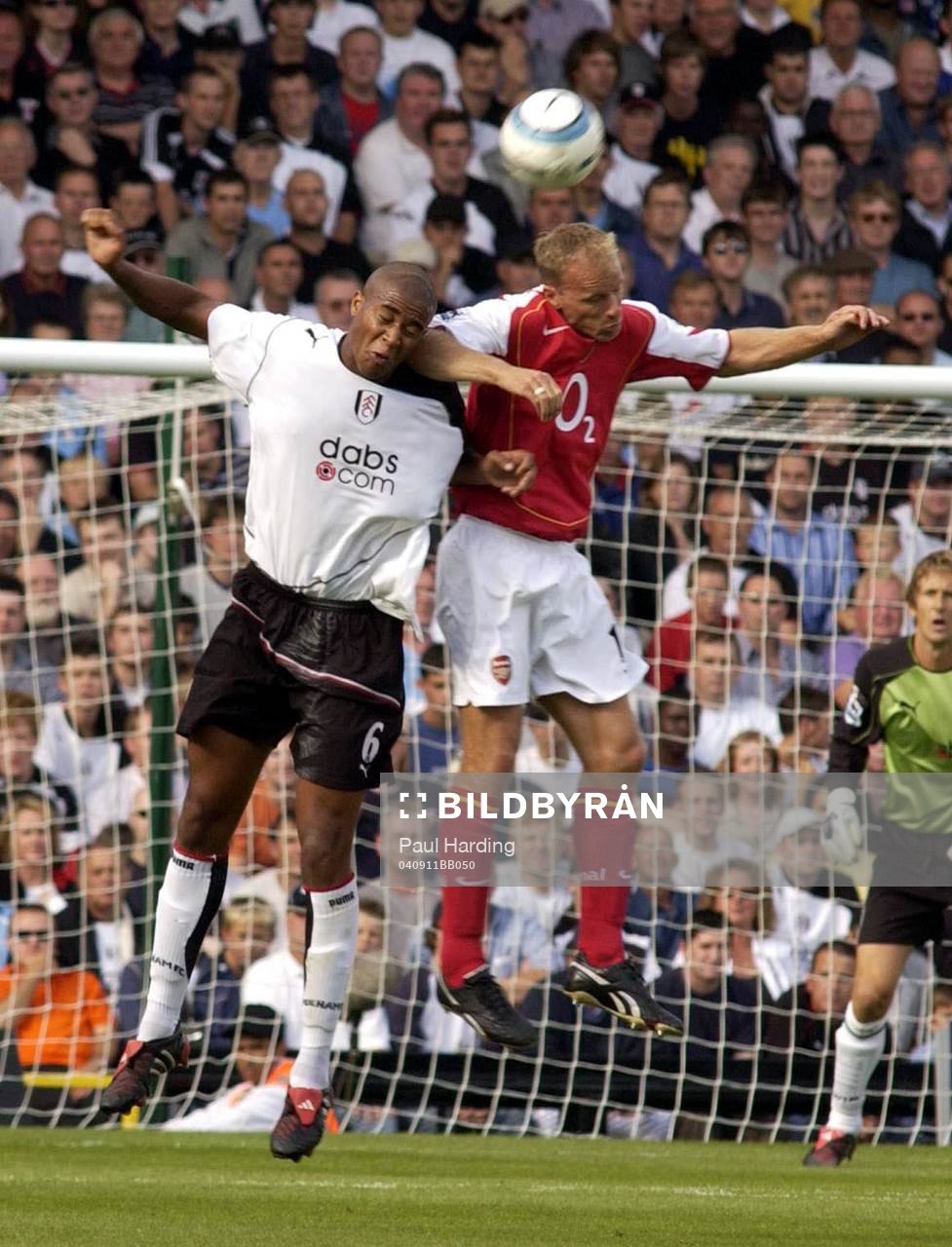 Dennis Bergkamp, Arsenal och Zat Knight, Fulham