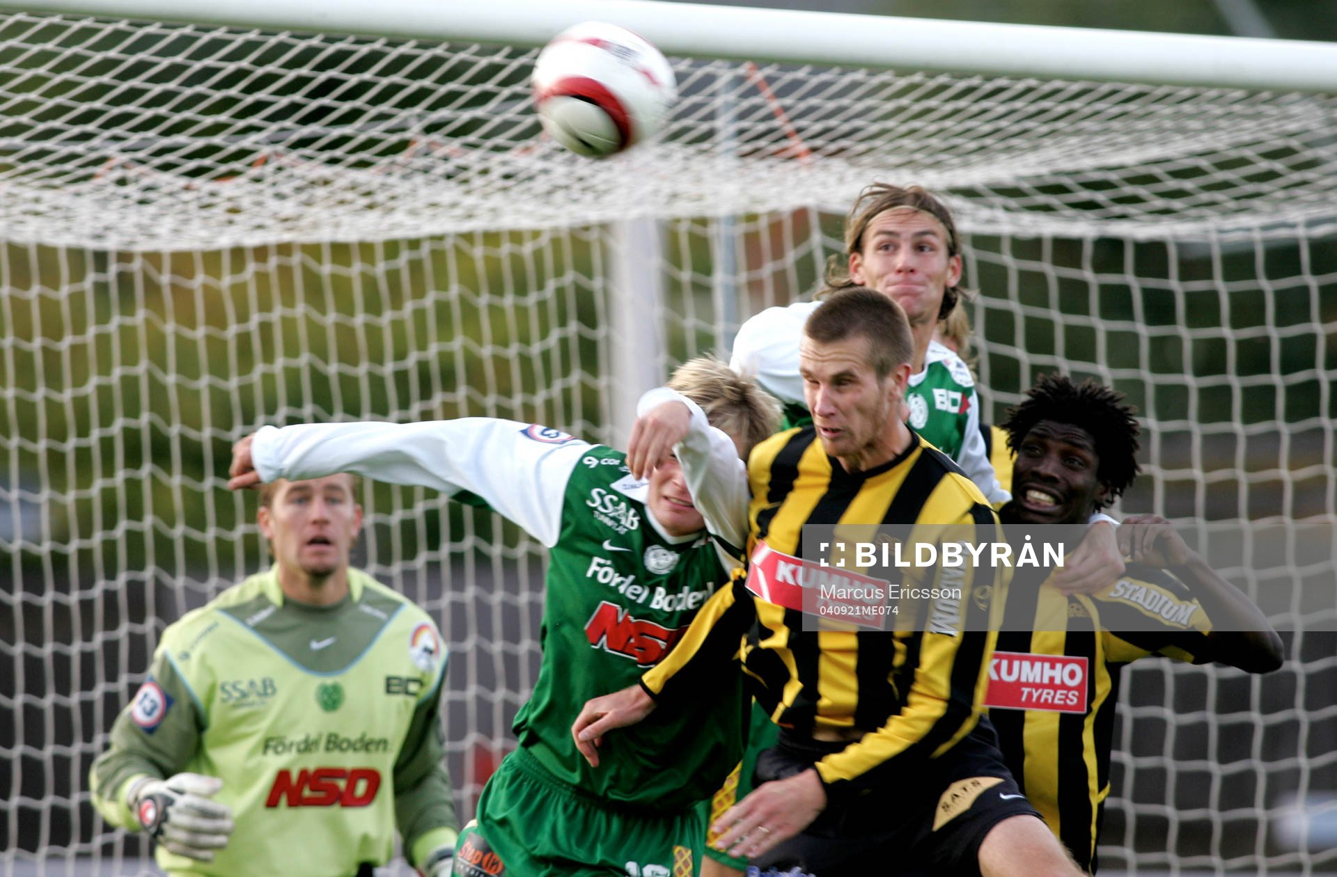 Toumas Uusimaki, Häcken i nickduell med Sampo Koskinen,