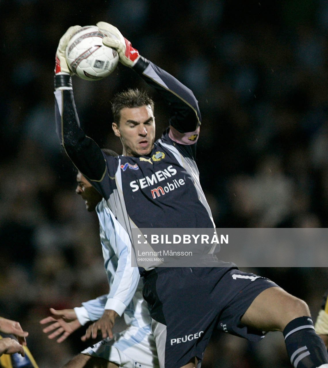 Ante Covic, målvakt, Hammarby, greppar bollen