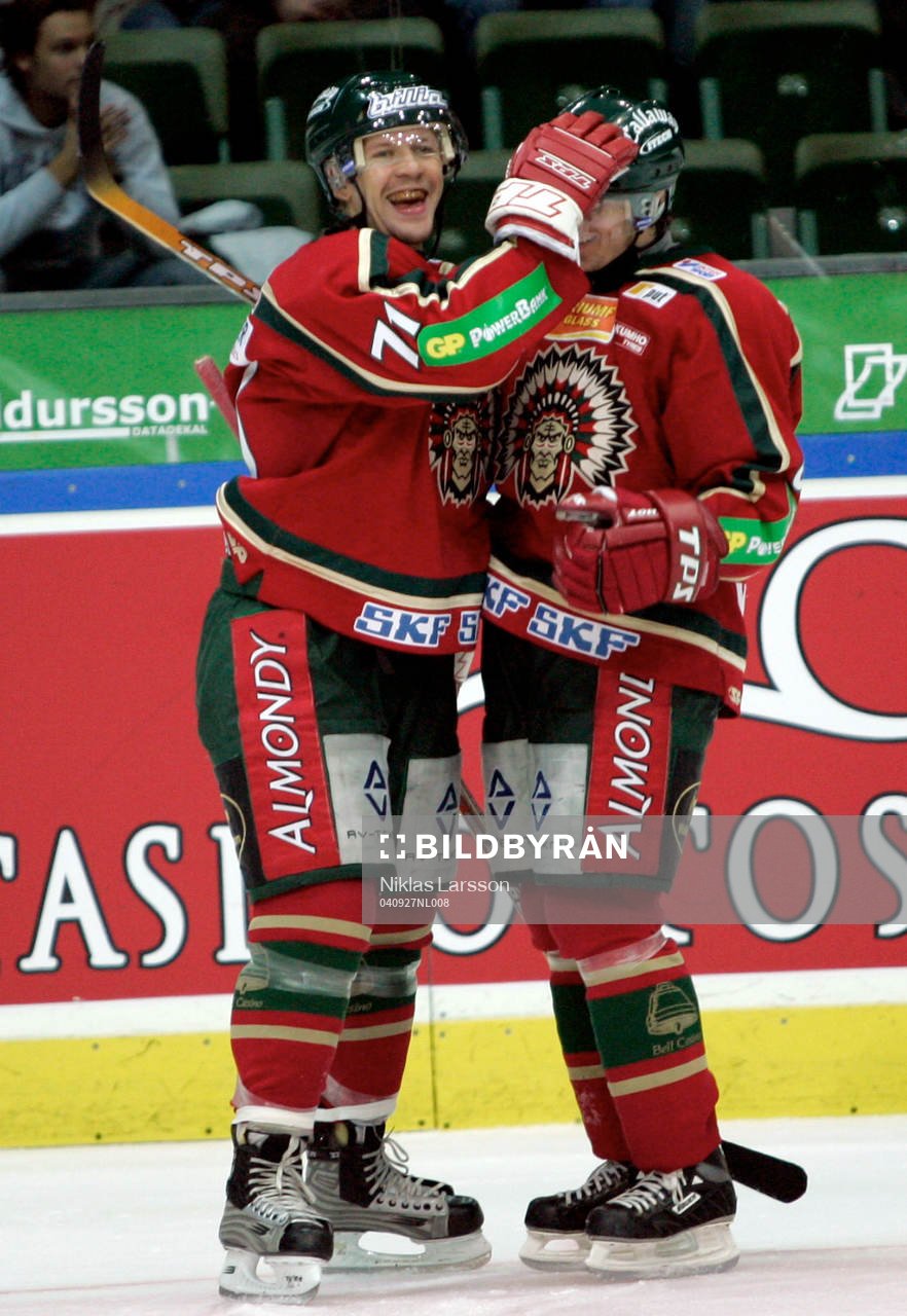 Nedsläpp. Tomi Kallio, Frölunda och Jari Tolsa jublar