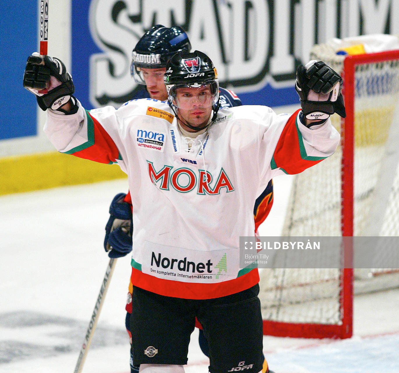 Mikael Simons, Mora