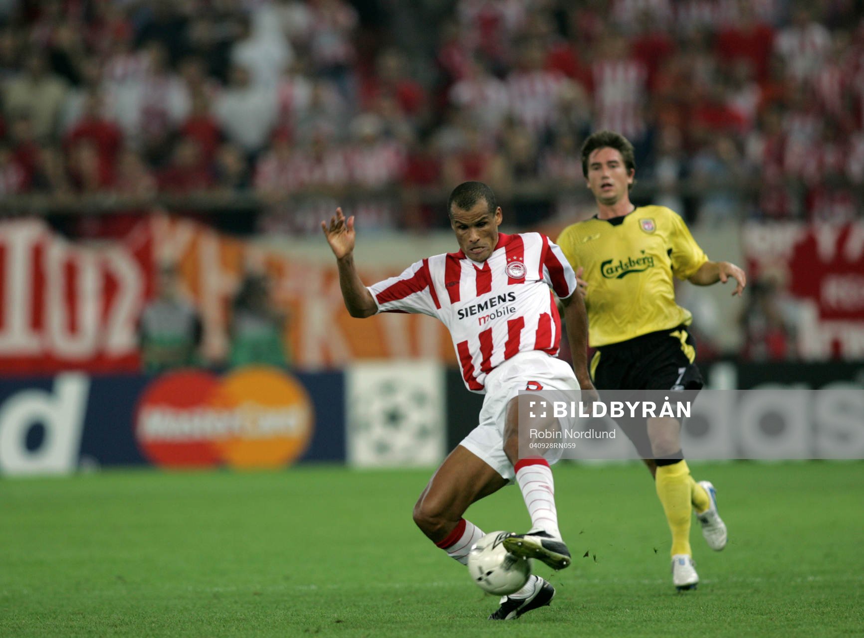 Rivaldo, Olympiakos och Harry Kewell, Liverpool