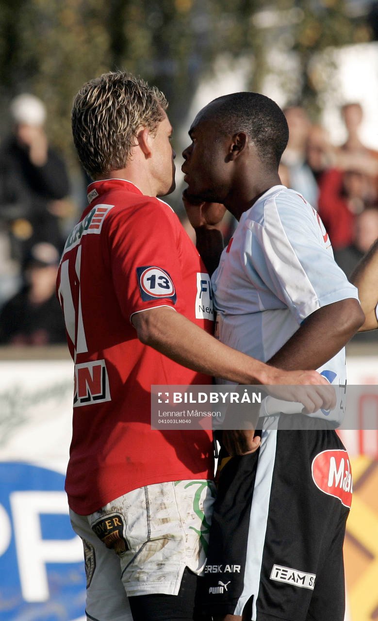 Slagsmålet mellan Fabio Augusto och Joseph Elanga. Domaren