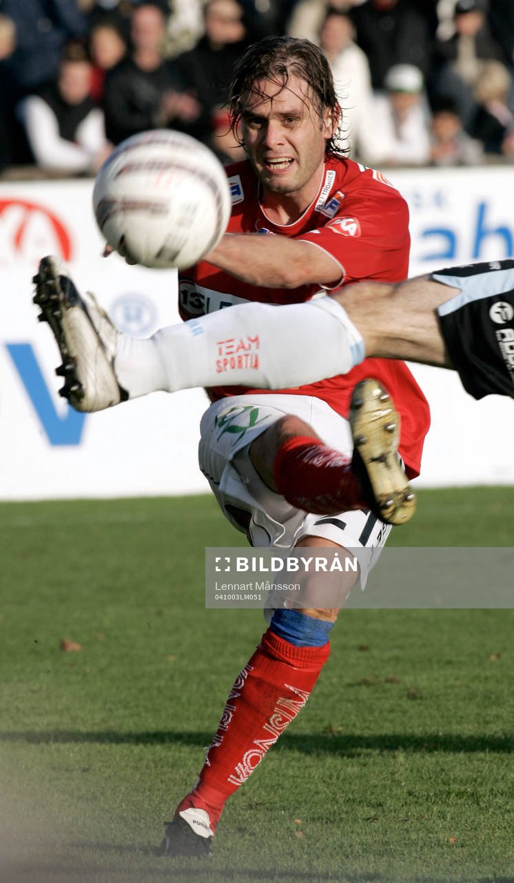 Lasse Johansson slår ett Kalmar-inlägg