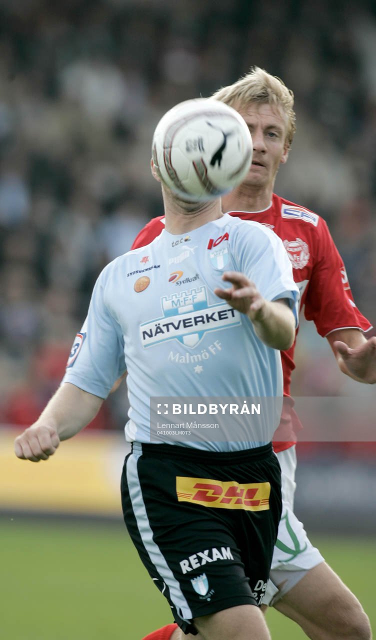 Huvudlös fotbollsspelare. Boll i huvudet