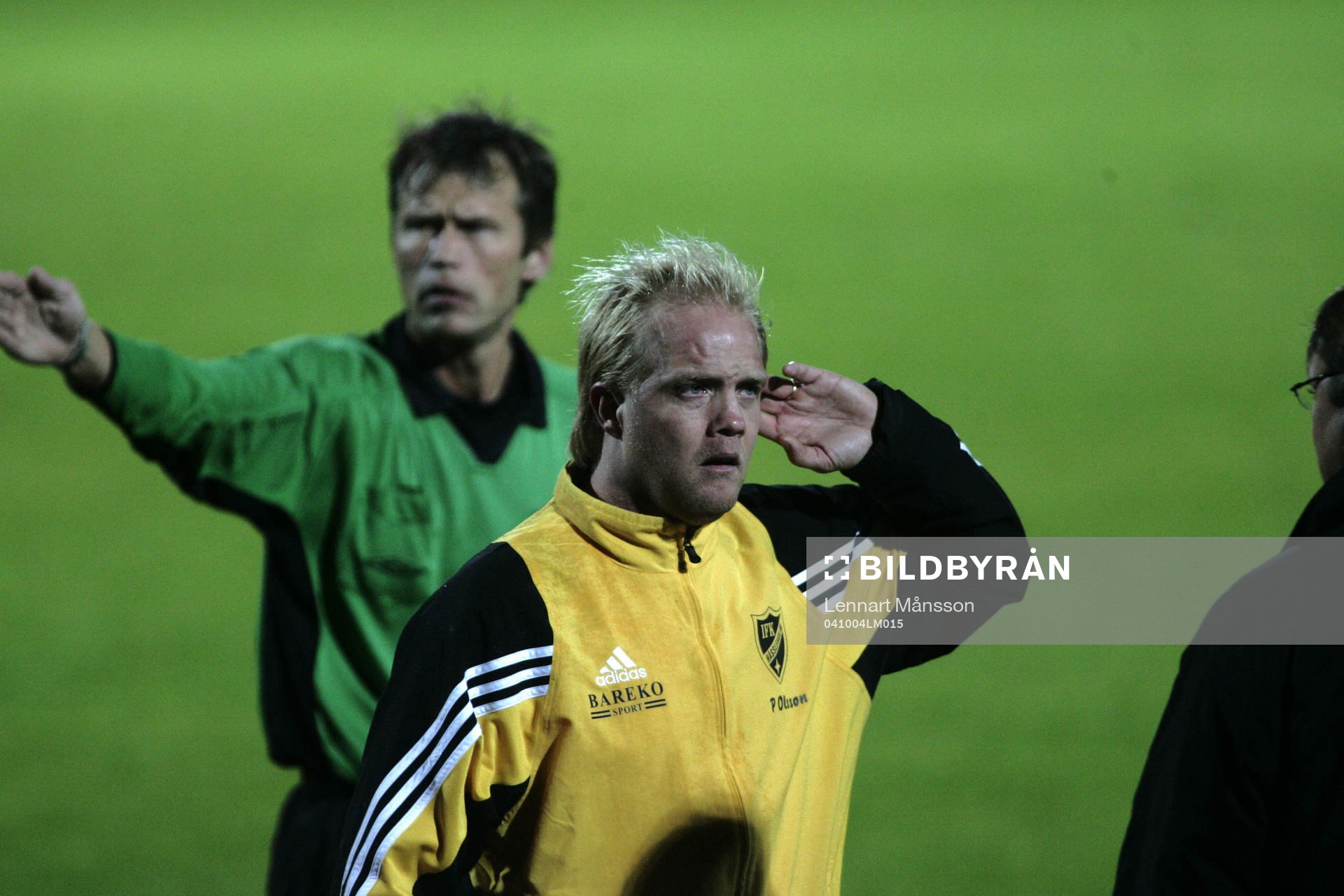 Zarko Kovacenik, domare, och Percy Olsson, assisterande