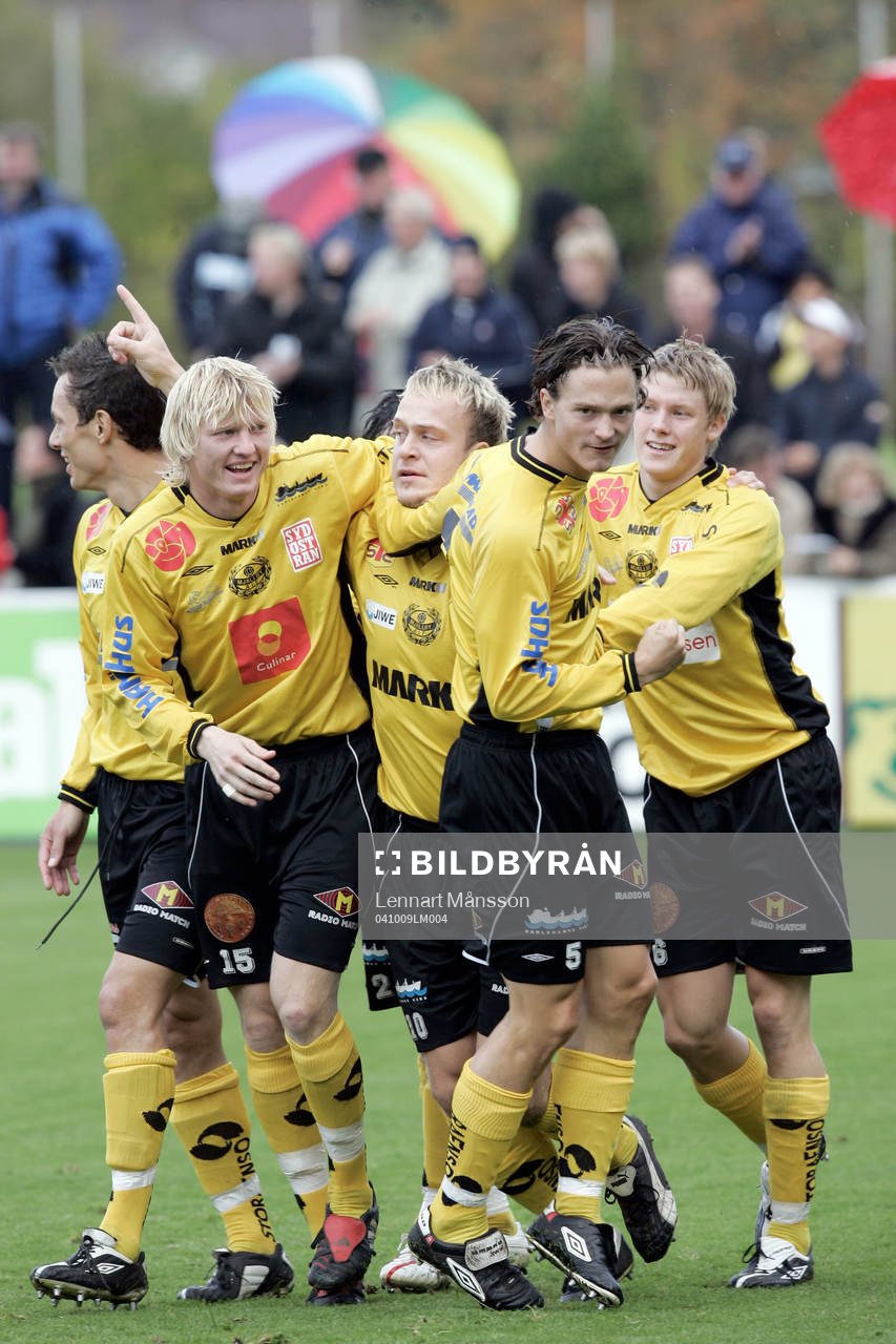 Jubel, Marcus Ekenberg, Mjällby och Robin Cederberg och William Leandersson.