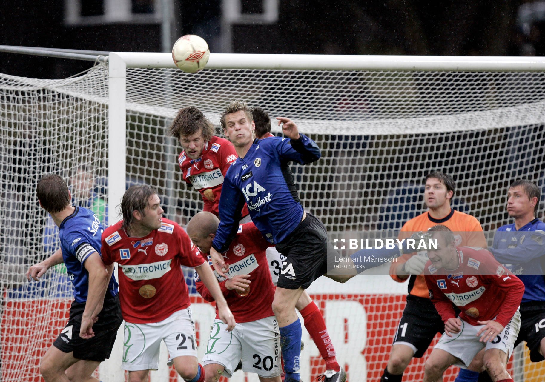 Markus Rosenberg nickduellerar mot Joachim Lantz