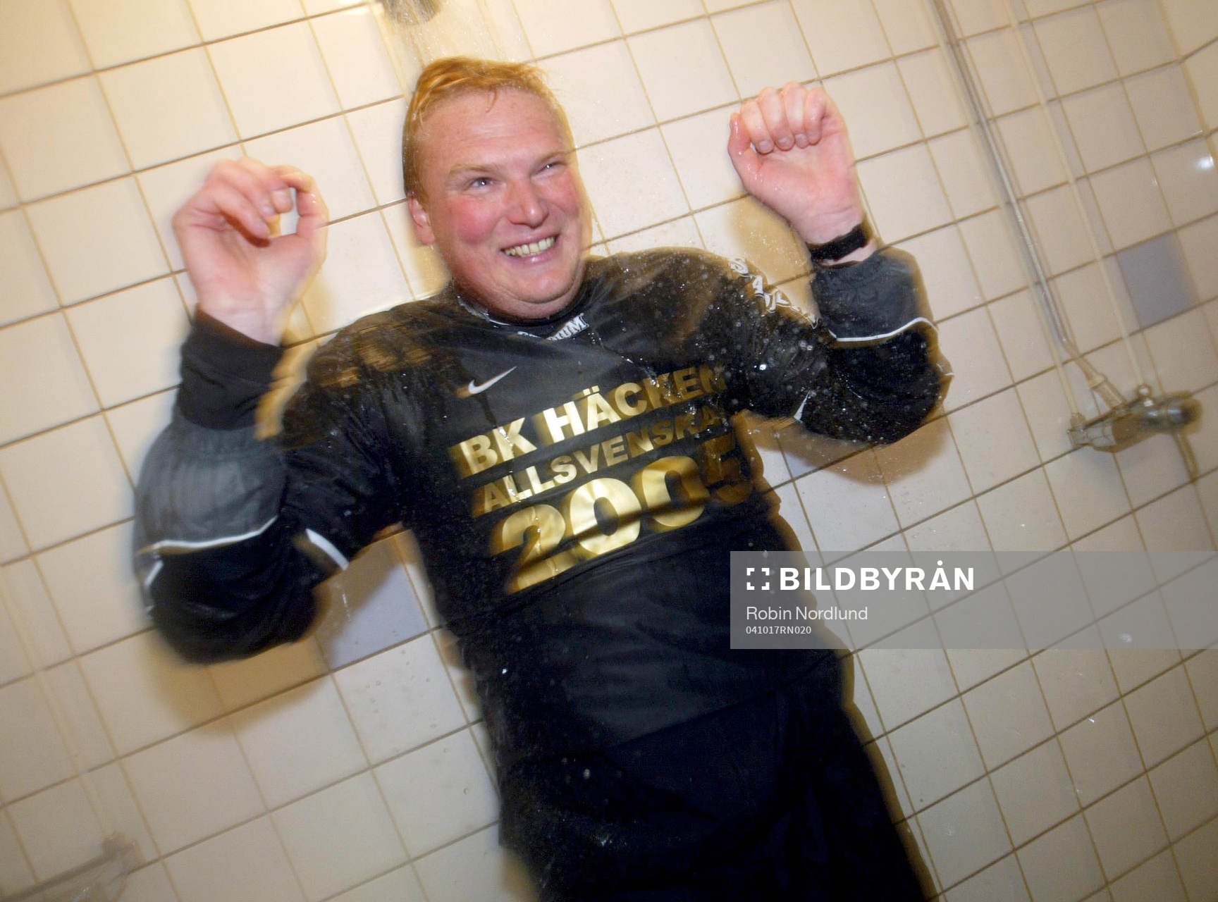 Tränare Jörgen Lennartsson, Häcken kastas in i duschen