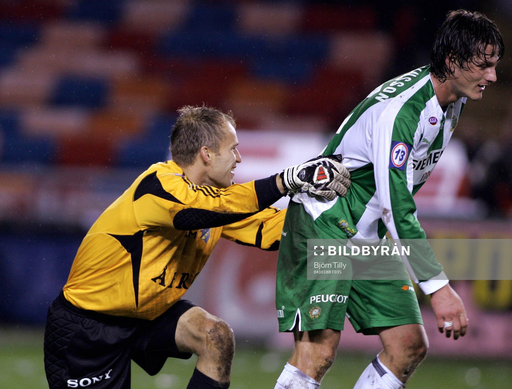  Håkan Svensson, målvakt, AIK och Petur Marteinsson, Hammarby.      