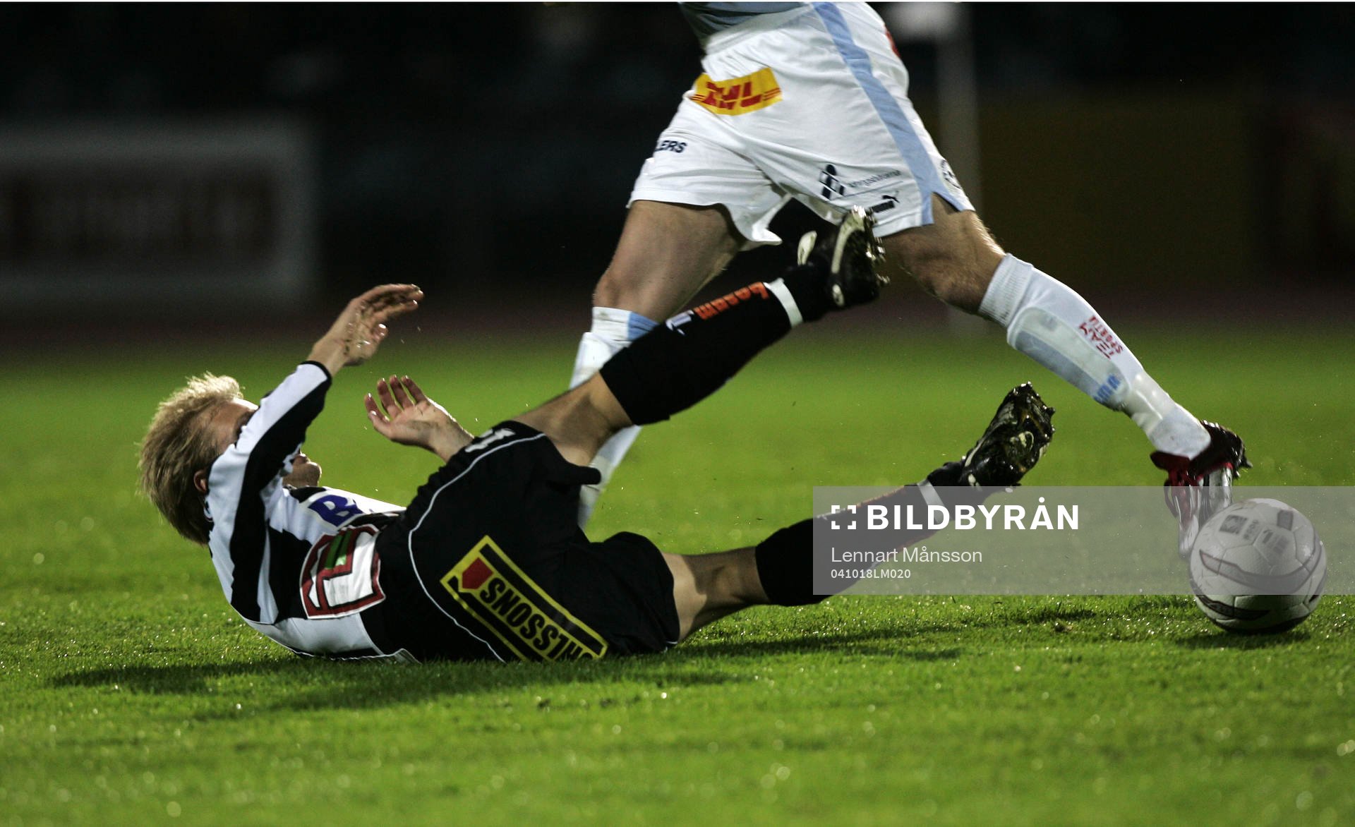 Glidtackling, tackling, liggande. Matthias Eklund