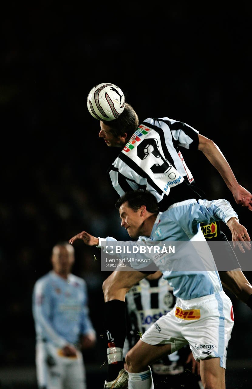 Nick, Jonas Olsson trycker ner Daniel Andersson