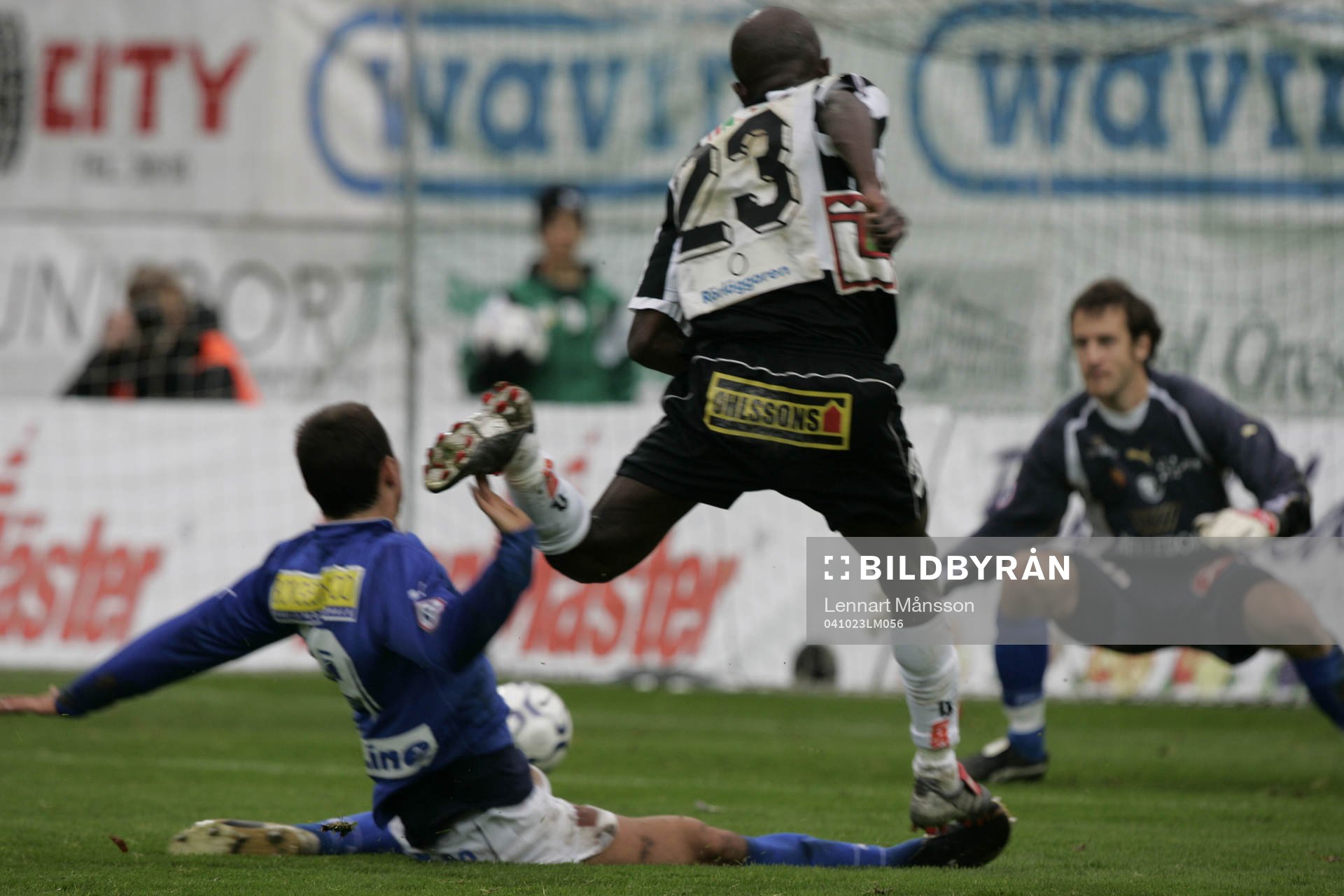 Jones Kusi Asare, Landskrona skjuter 1-0 förbi Richard