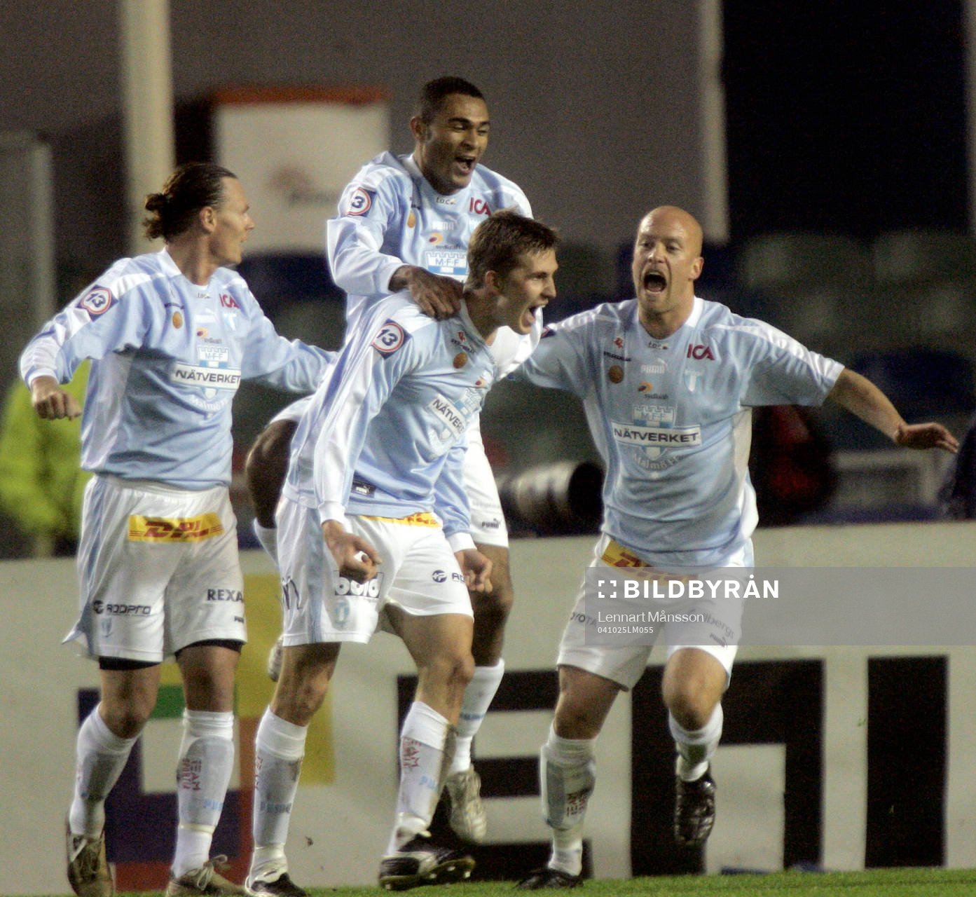 0-1, Peter Abelsson, som grattas av Andreas Yngvesaon,