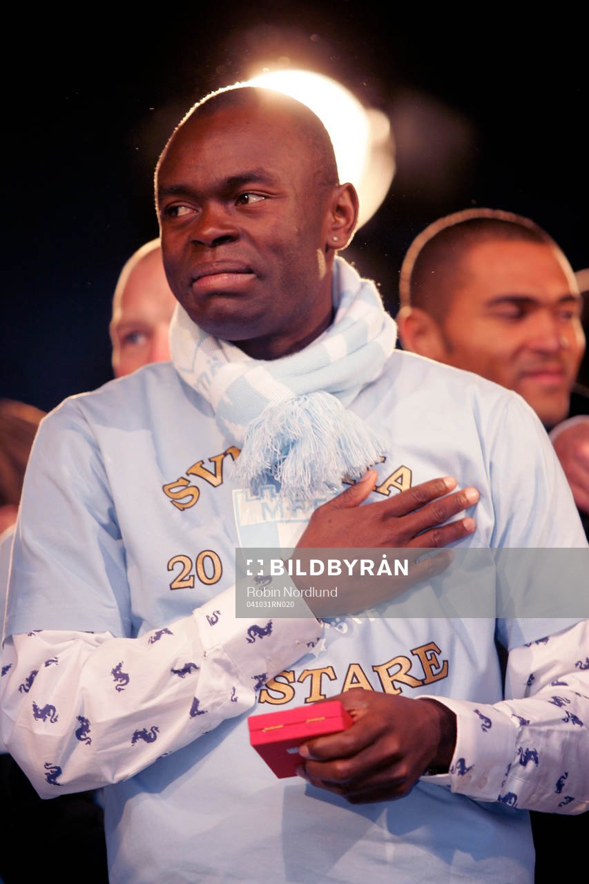  Joseph Elanga var rörd till tårar av fansens jubel. Mottagning av segrarna på Stortorget i Malmö. (SM-guld, guld, Svenska Mästare, jubel)