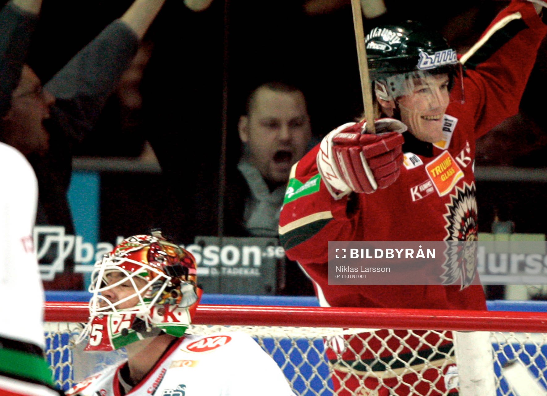 Jonas Johnson jublar och Tommy Salo deppar