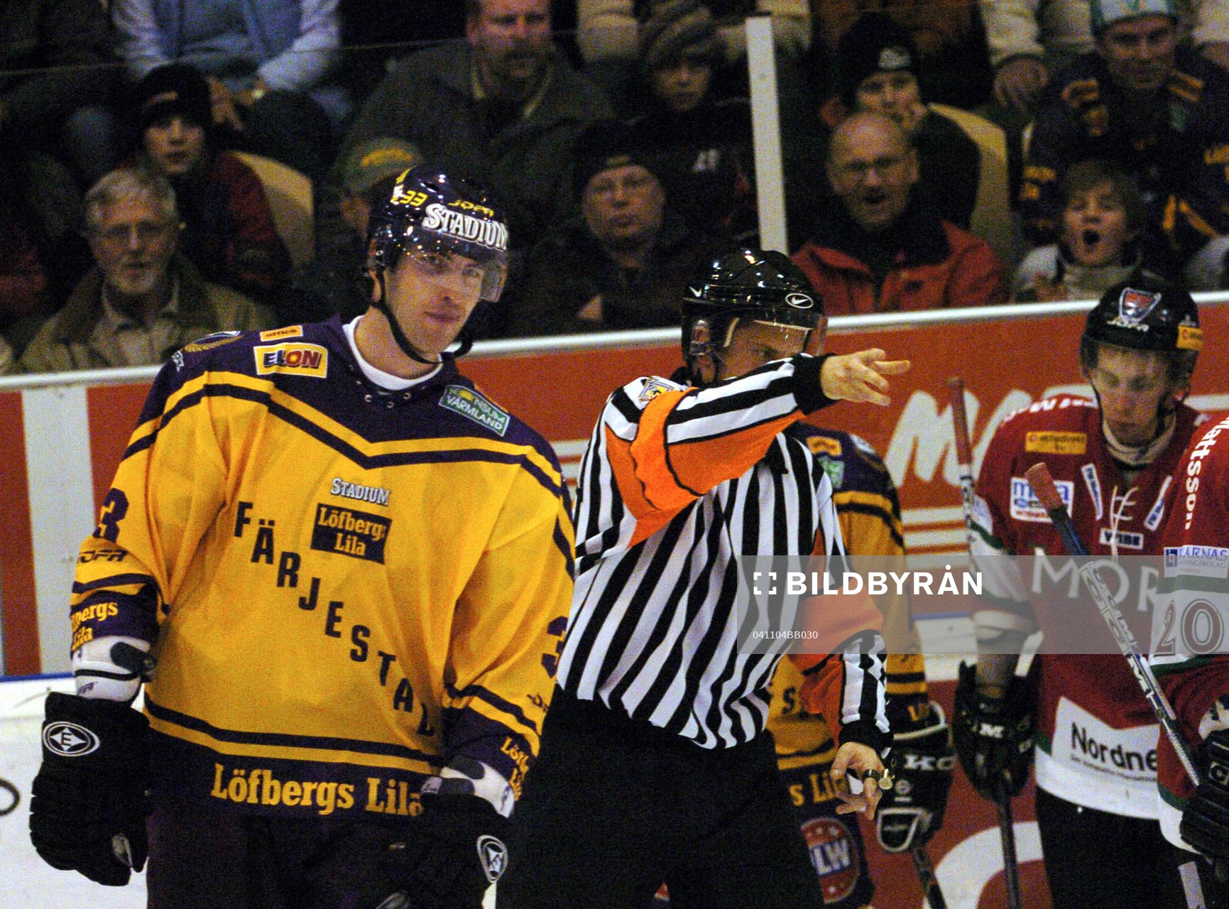 Zdeno Chara, Färjestad, får matchstraff i slutminuten av