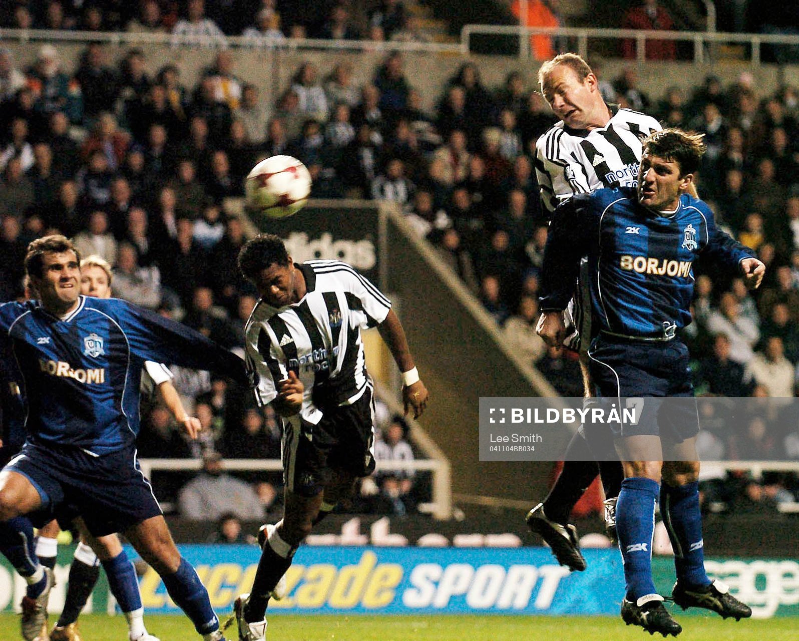Alan Shearer och Patrick Kluivert, Newcastle, försöker
