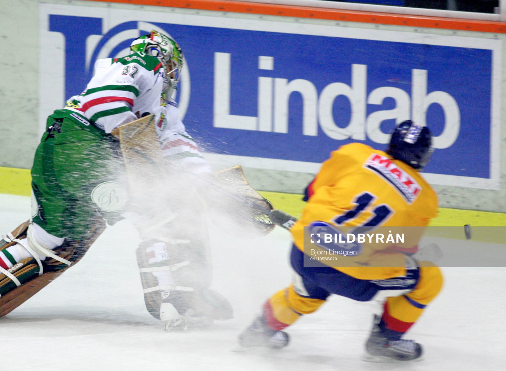 Jonas Fransson, målvakt, Rögle, räddar ett kontringsläge