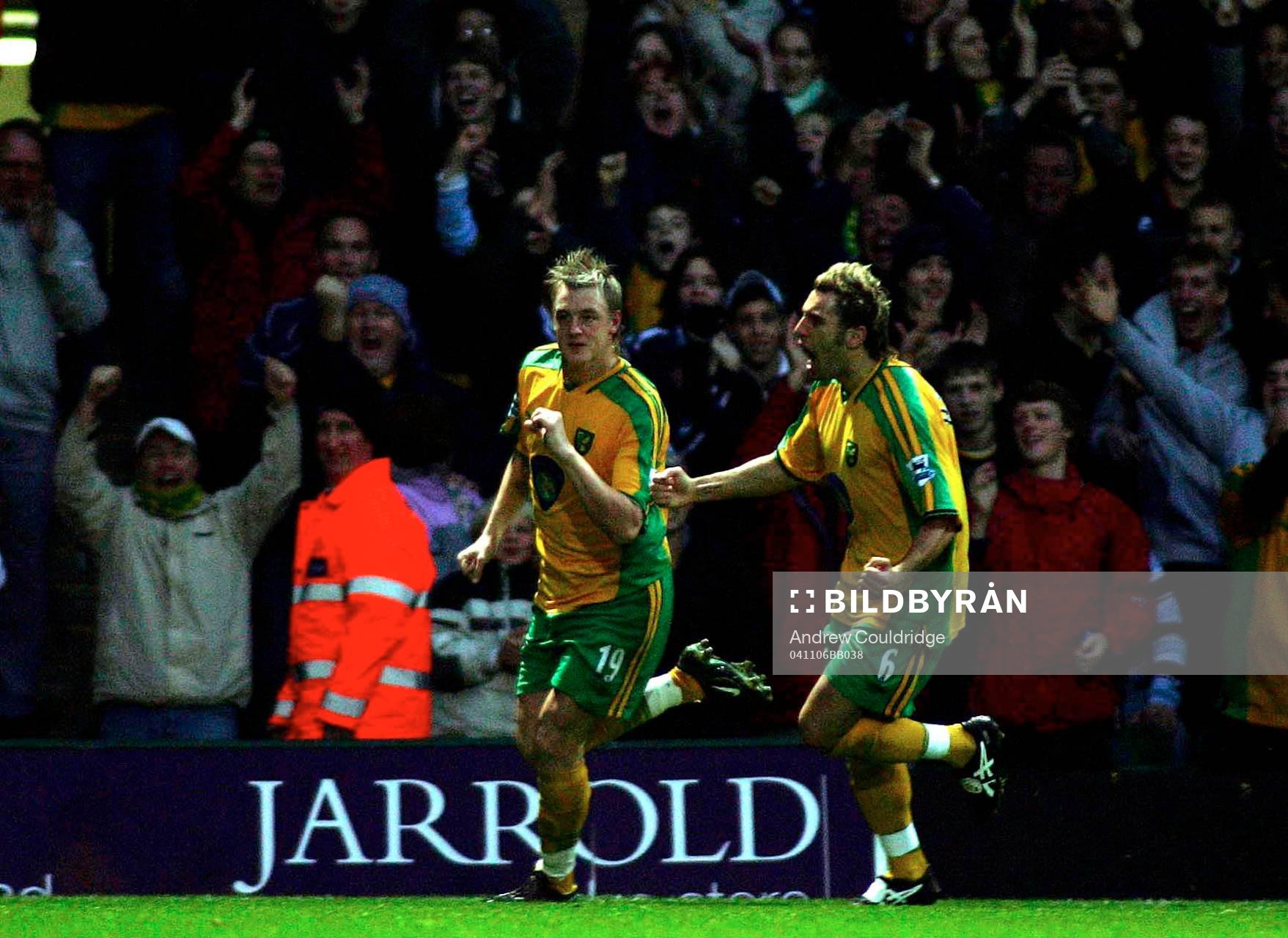  Mathias Svensson och Darren Huckerby, Norwich Jubel