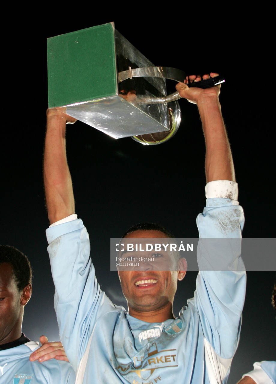Fotboll, Malmö FF, Afonso Alves med SM-bucklan, Lennart
