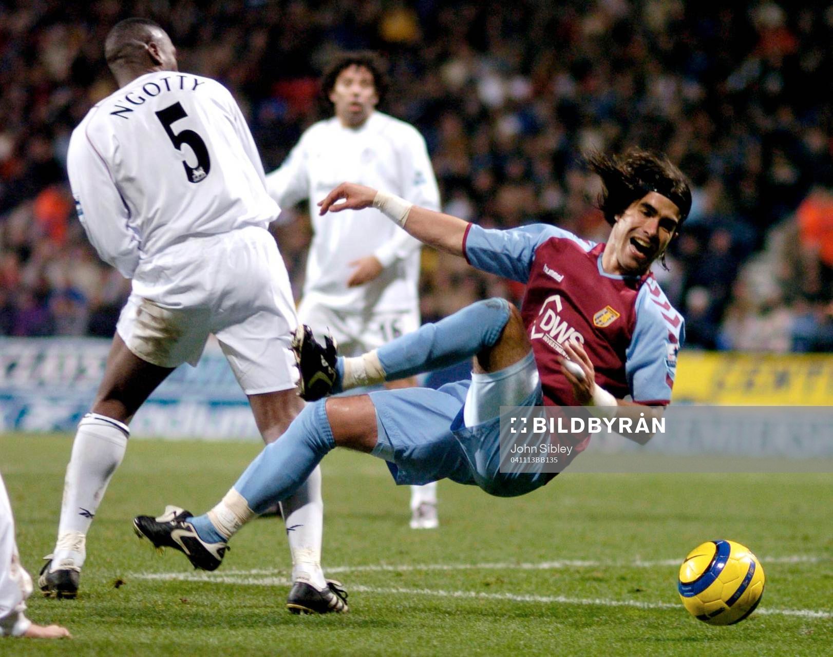 Bruno N'Gotty, Bolton och Juan Pablo Angel, Aston Villla, i
