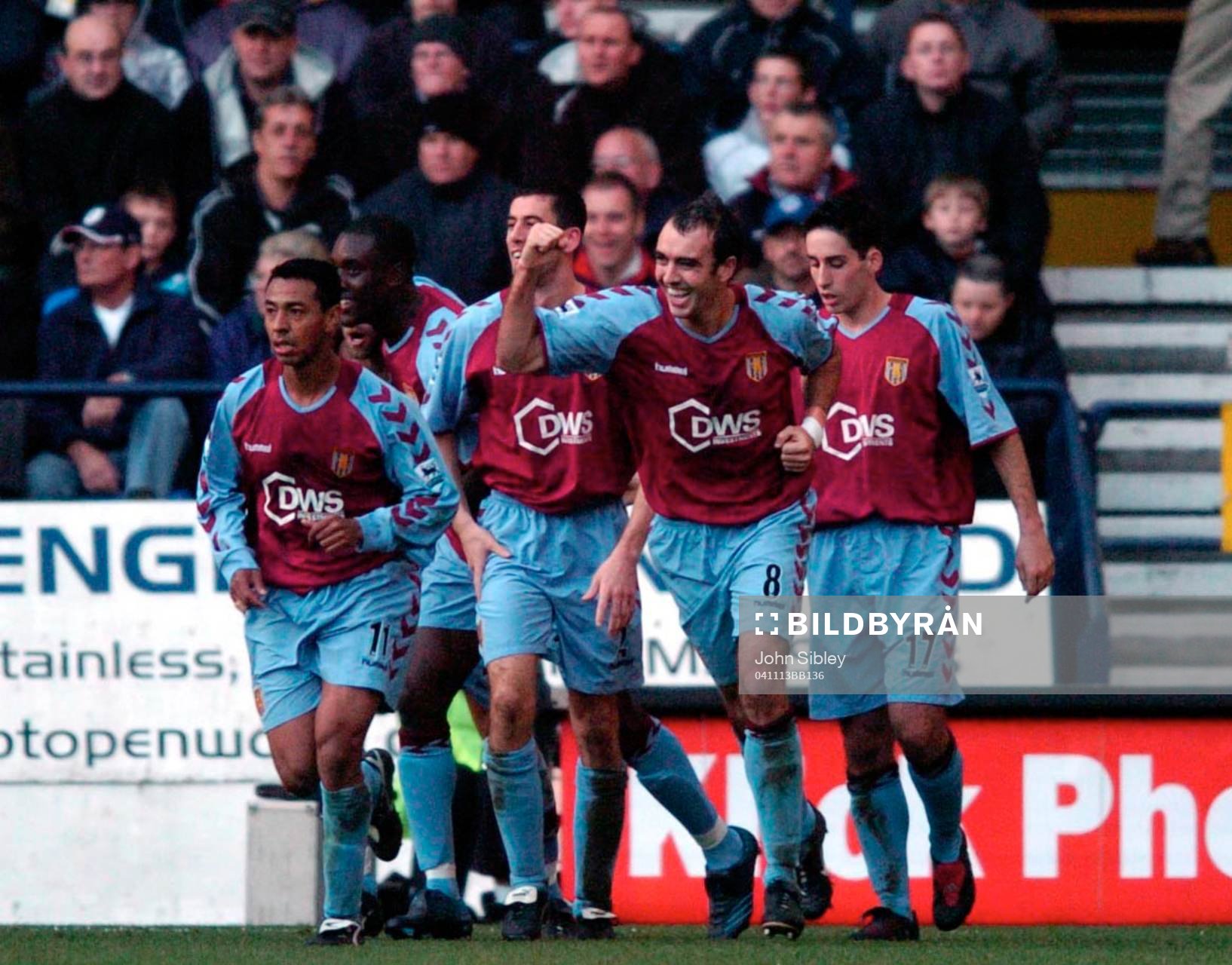 Gavin McCann, Aston Villa, jubel med Nolberto Solano och