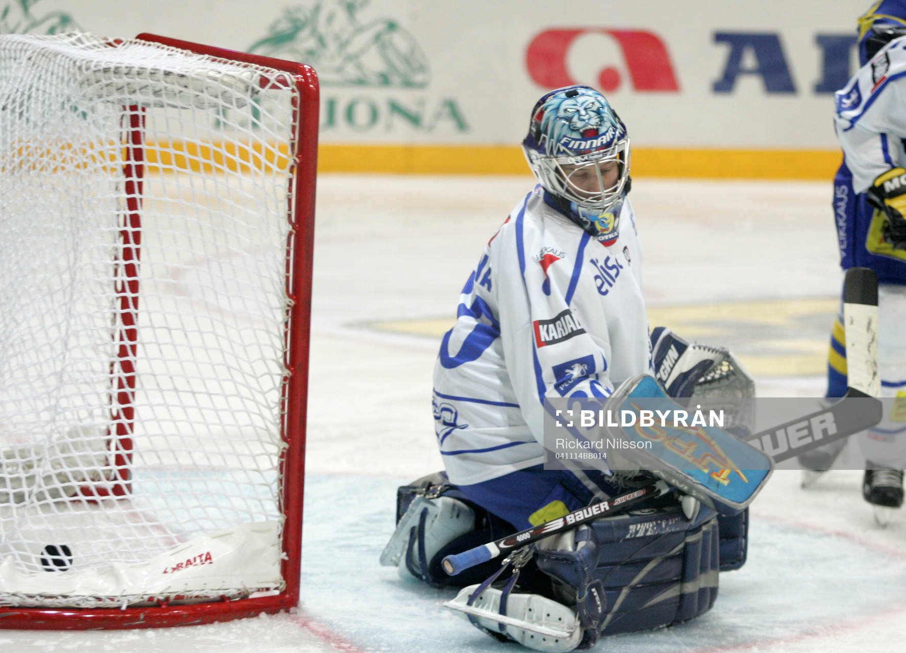 Pucken bakom Fredrik Norrena, målvakt, Finland