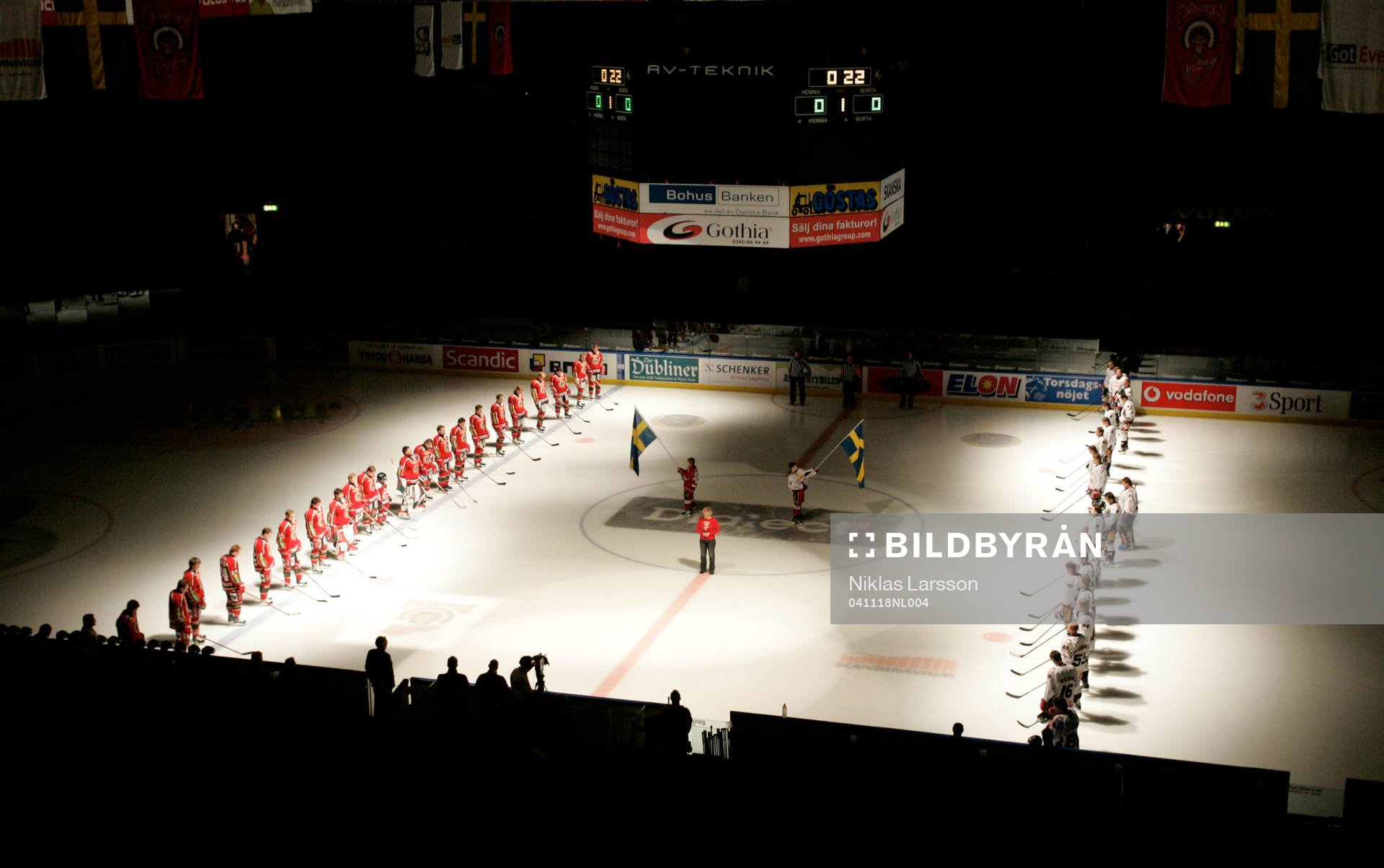 Spelarna höll en tyst minut innan matchen för