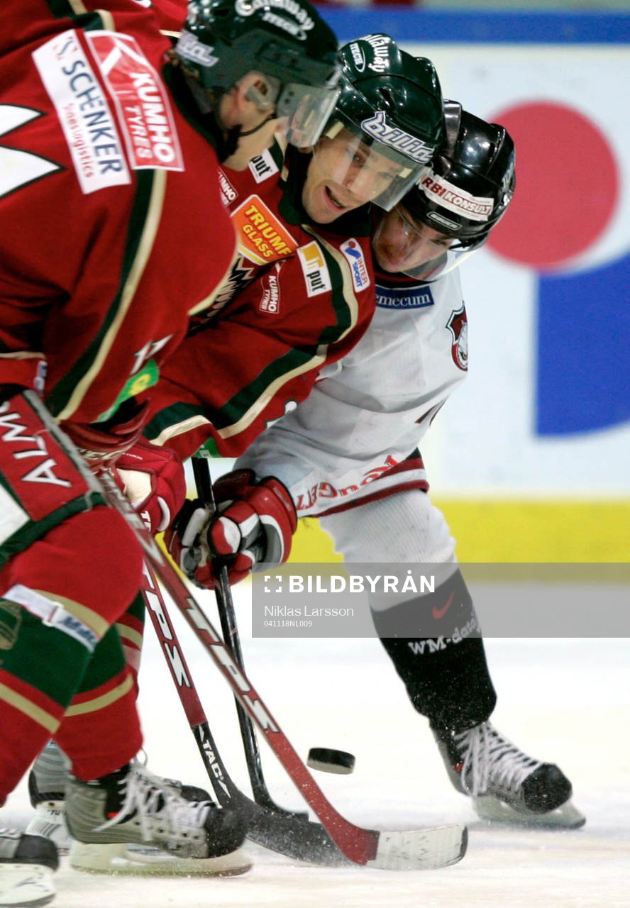 Joel Lundqvist, Frölunda i kamp om pucken med en