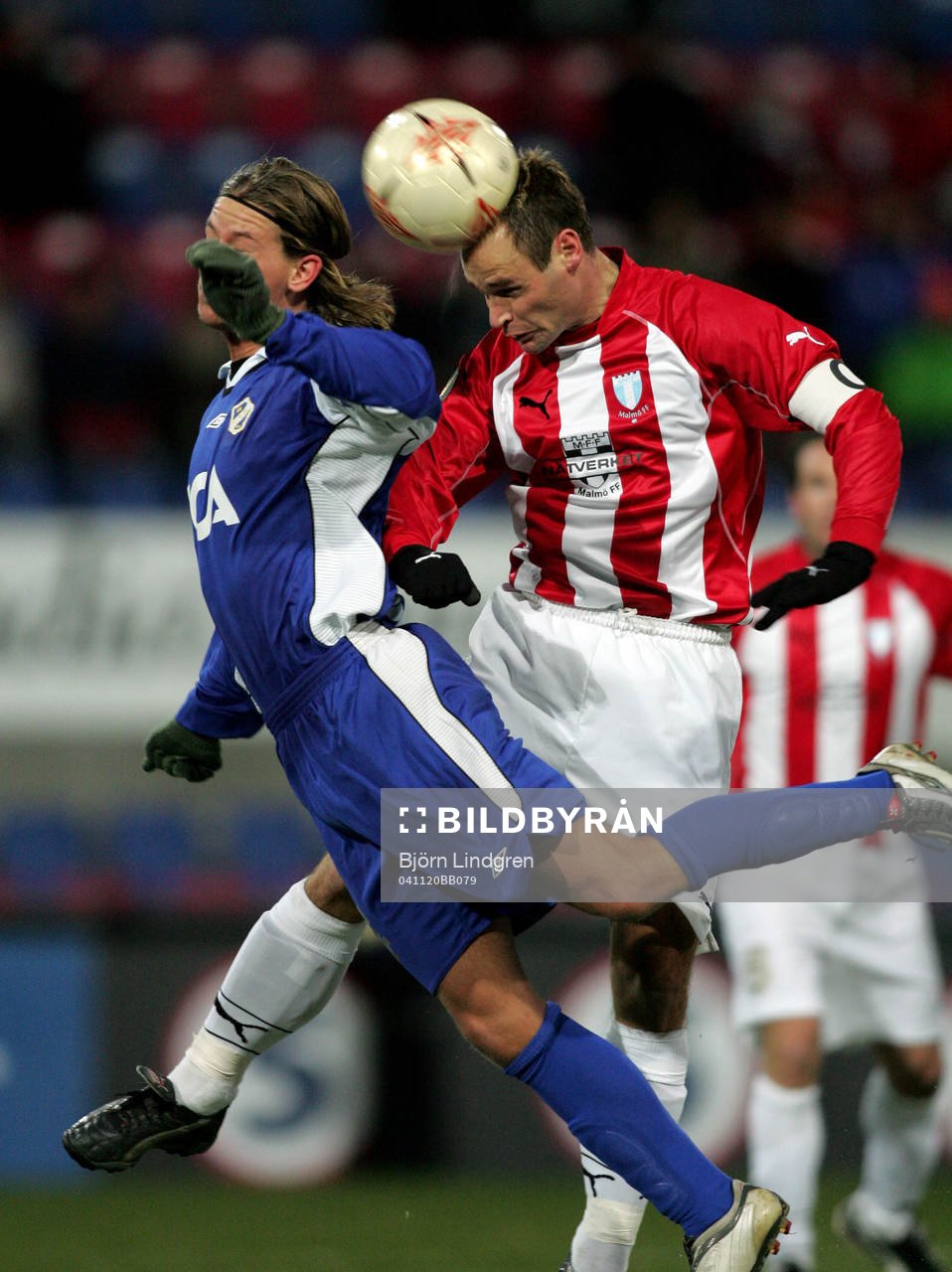 Dusan Djuric, Halmstad och Thomas Olsson, Malmö i nickduell