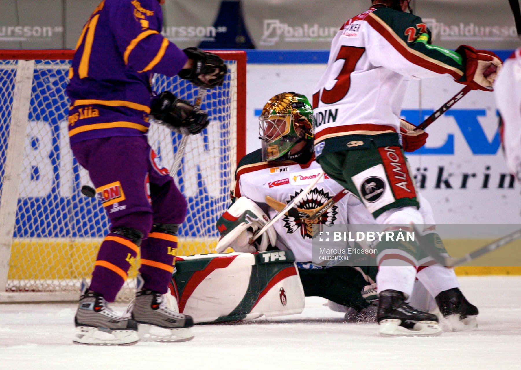 Pucken går in backom Henrik Lundqvist, måvakt Frölunda