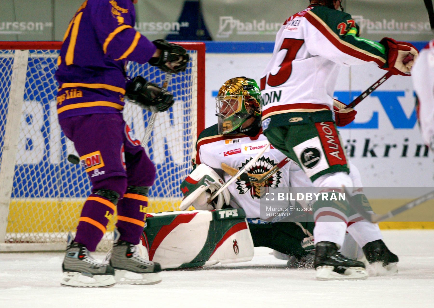 Pucken går in backom Henrik Lundqvist, måvakt Frölunda